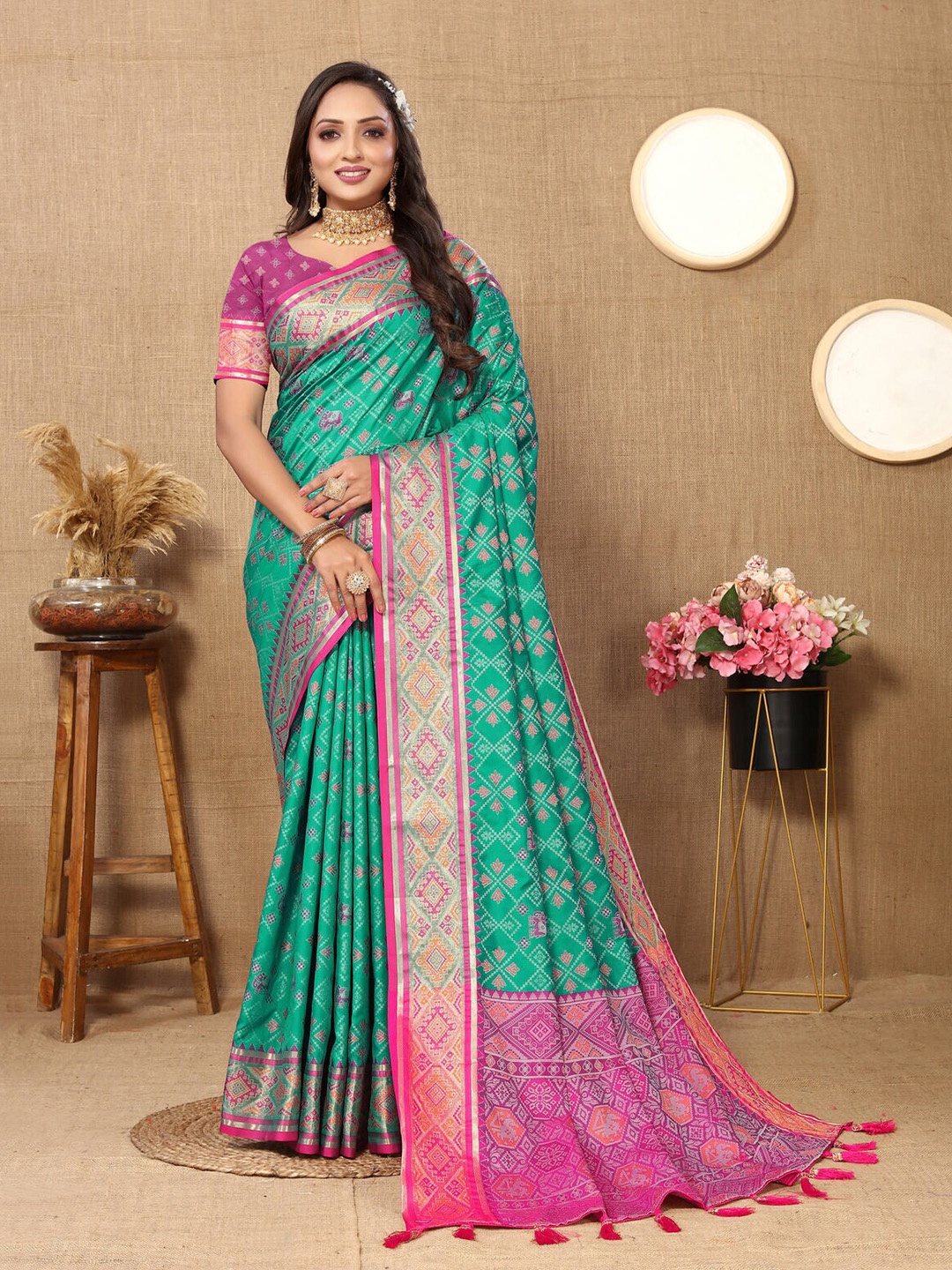 

CATCHY FOREVER Woven Design Zari Silk Blend Patola Saree, Sea green