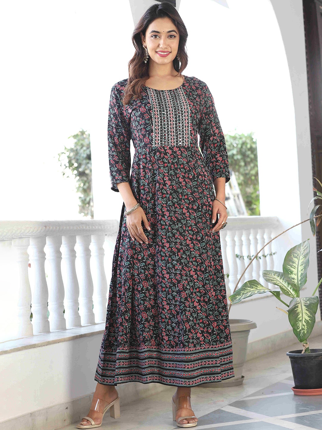 

KALINI Round Neck Floral Printed Regular Sleeves Anarkali Kurta, Black