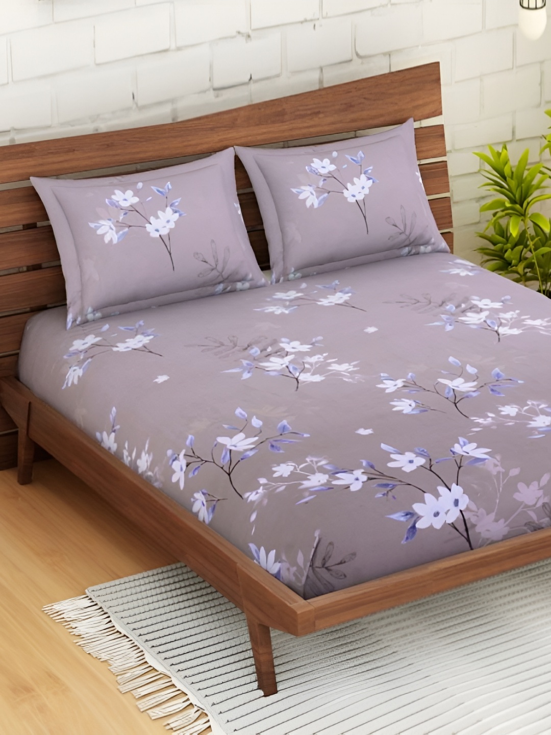 

Signature Lavender & White Floral Microfiber 140 TC King Bedsheet with 2 Pillow Covers
