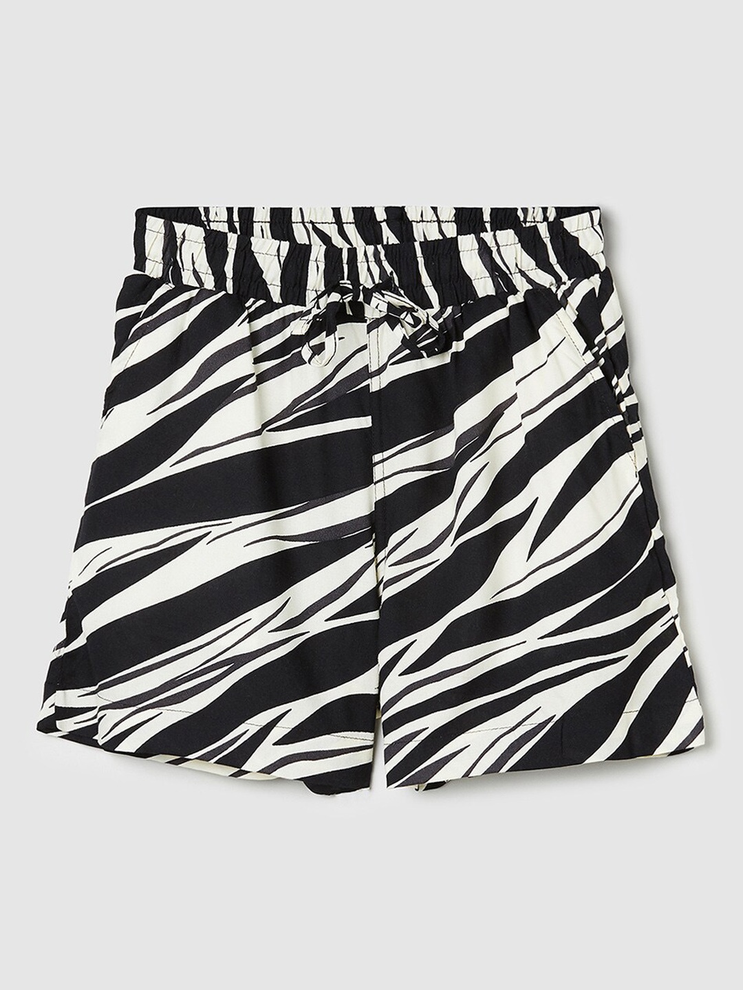 

max Girls Abstract Printed Mid-Rise Shorts, Black