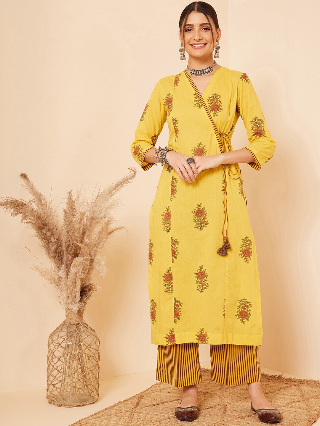 

STADO Floral Printed Angrakha Kurta with Trousers, Yellow