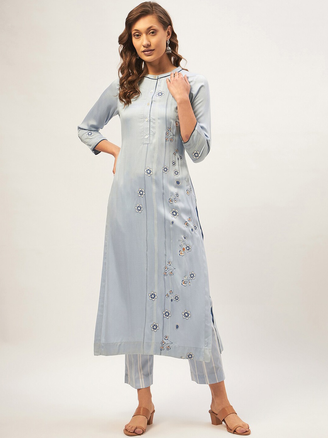 

STADO Women Floral Printed Round Neck Straight Kurta With Trousers, Blue