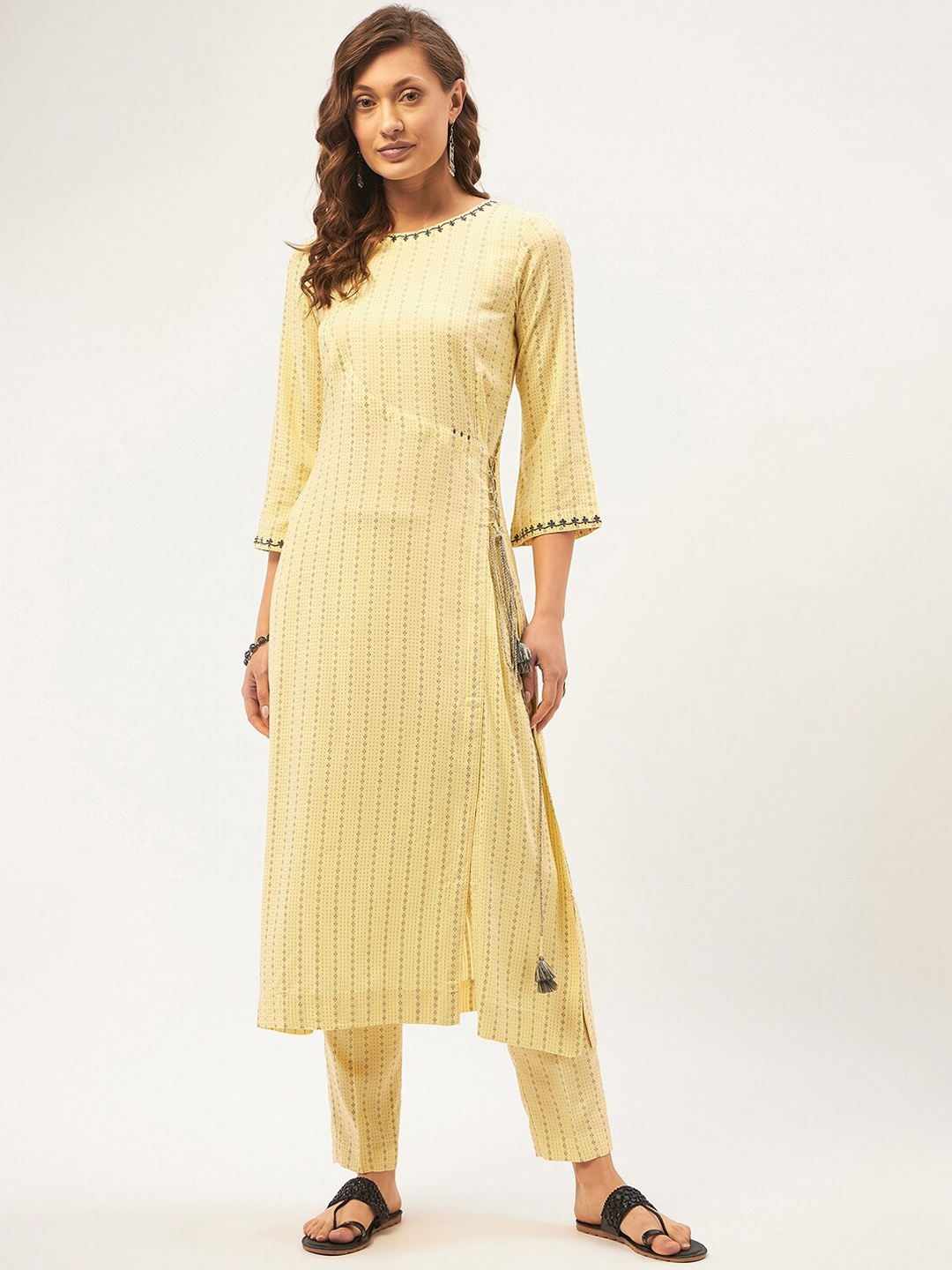 

STADO Striped Round Neck Kurta with Trousers, Yellow