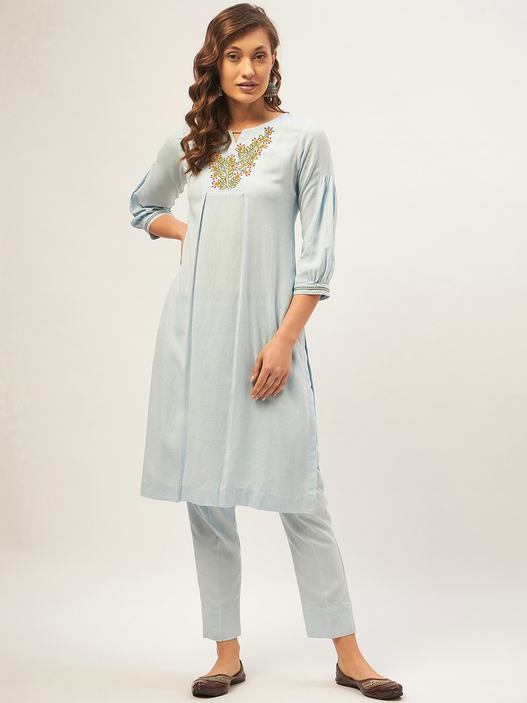 

STADO Floral Yoke Design Thread Work Straight Kurta With Trousers, Blue