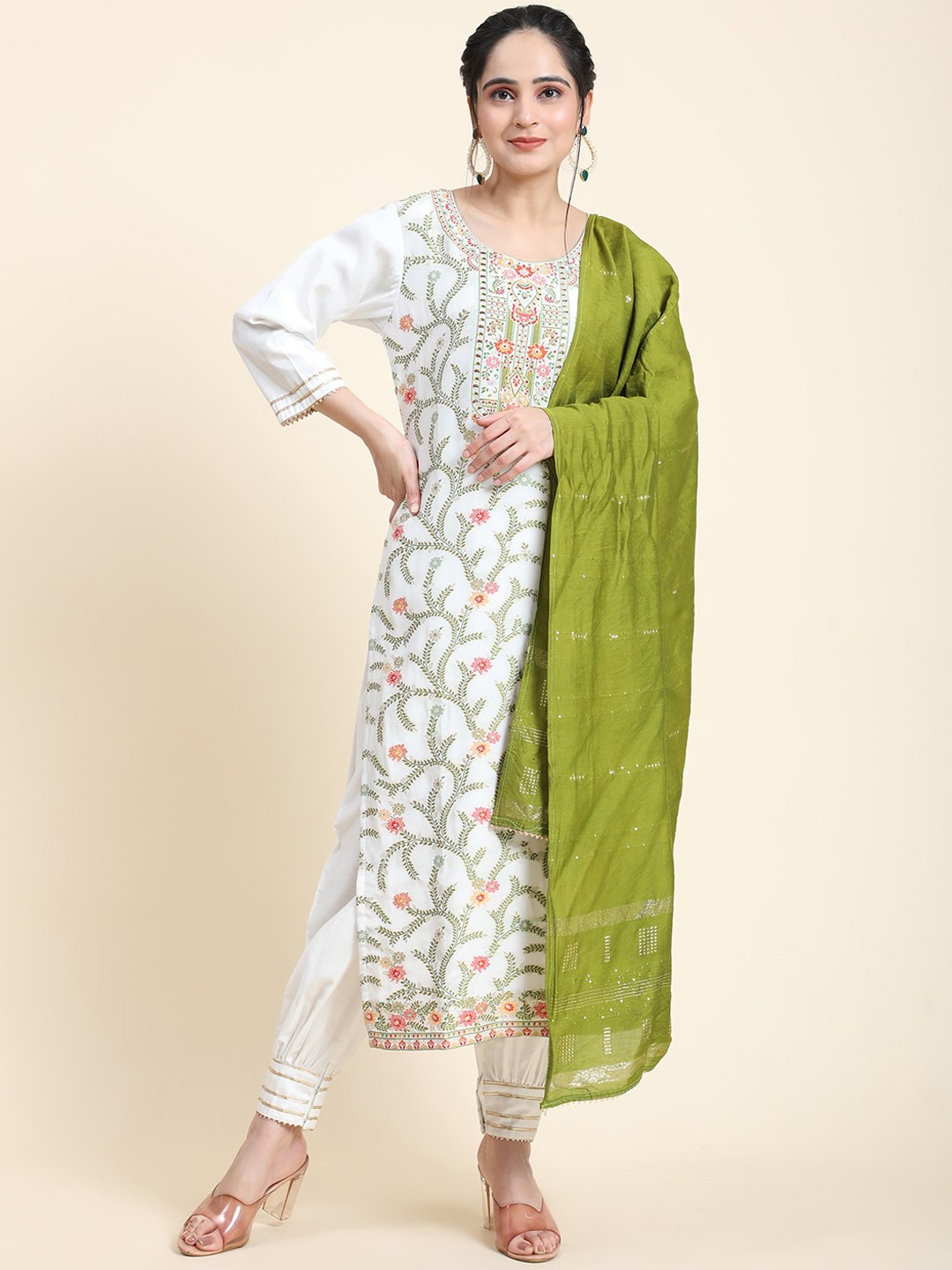 

Aanys Culture Women Floral Embroidered Round Neck Straight Kurta with Patiala & Dupatta, Green