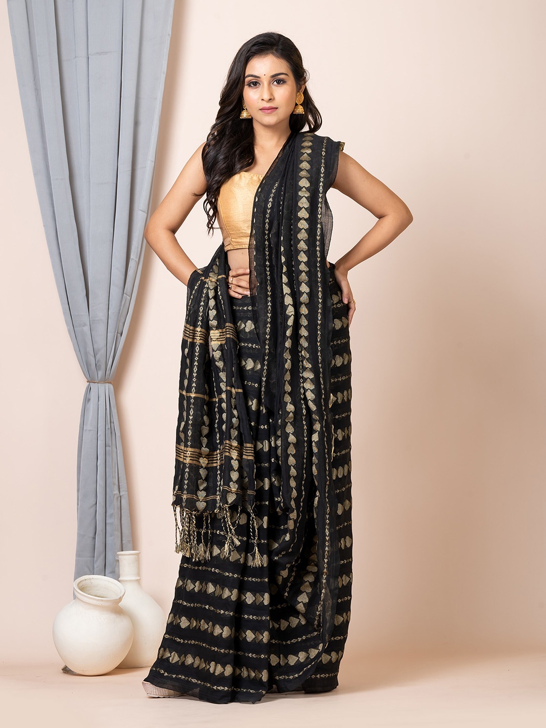 

Laa Calcutta Floral Woven Design Pure Cotton Saree, Black