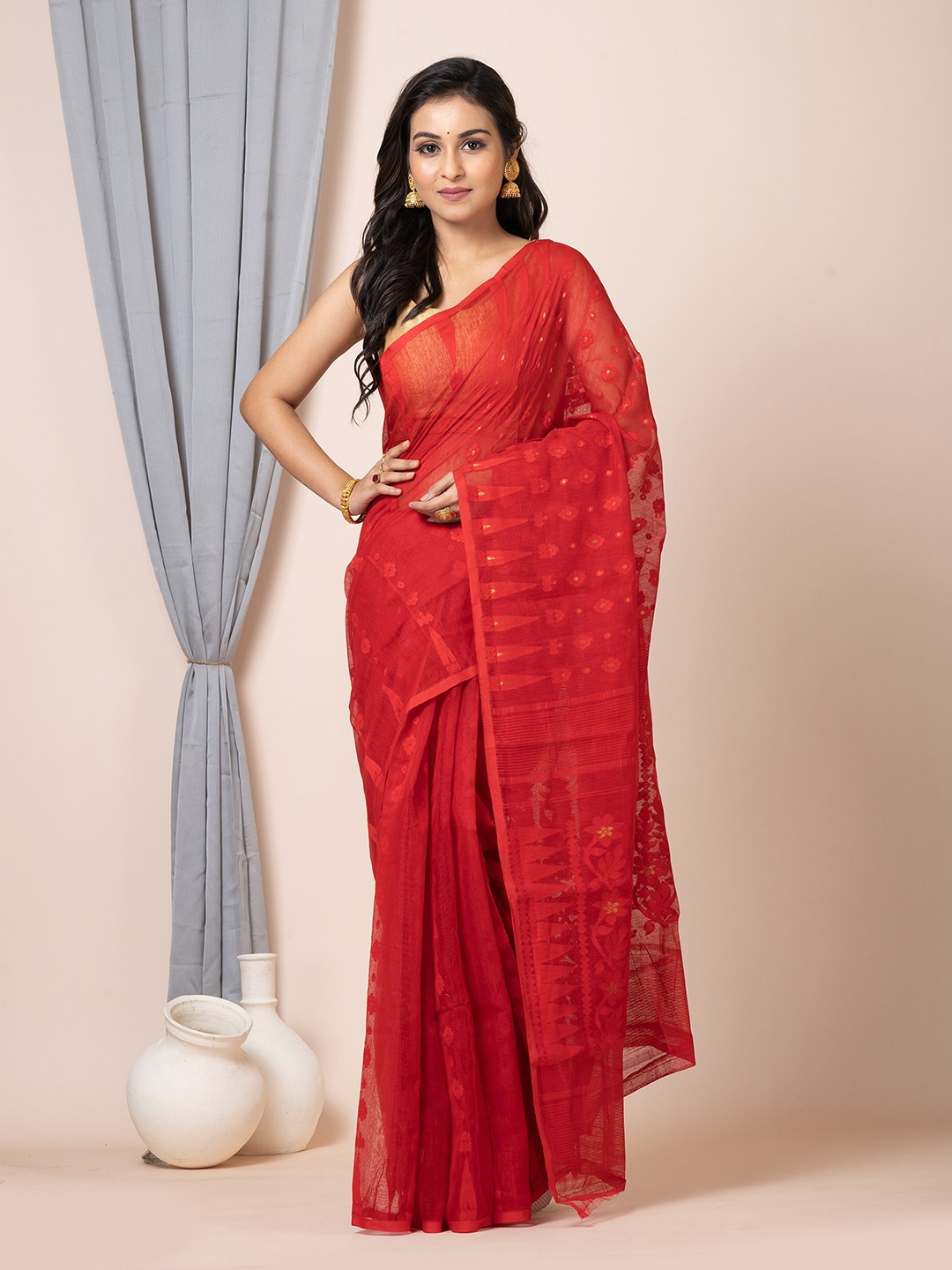 

Laa Calcutta Floral Woven Design Pure Cotton Jamdani Saree, Red