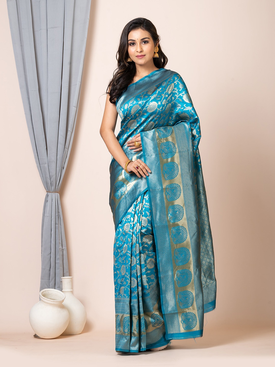 

Laa Calcutta Floral Zari Pure Silk Saree, Green