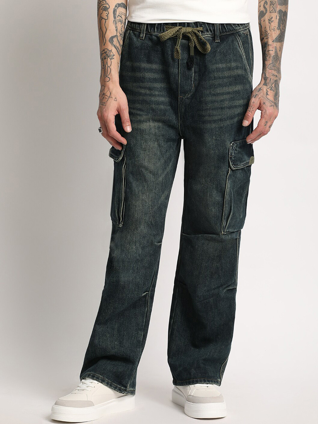 

THE BEAR HOUSE Men Mid-Rise Clean Look Straight Fit Heavy Fade Pure Cotton Cargo Jeans, Blue
