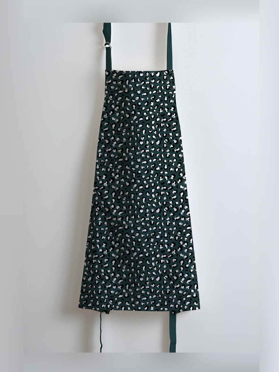 

SKANDA FAB Green & White Printed Pure Cotton Apron With Adjustable Straps