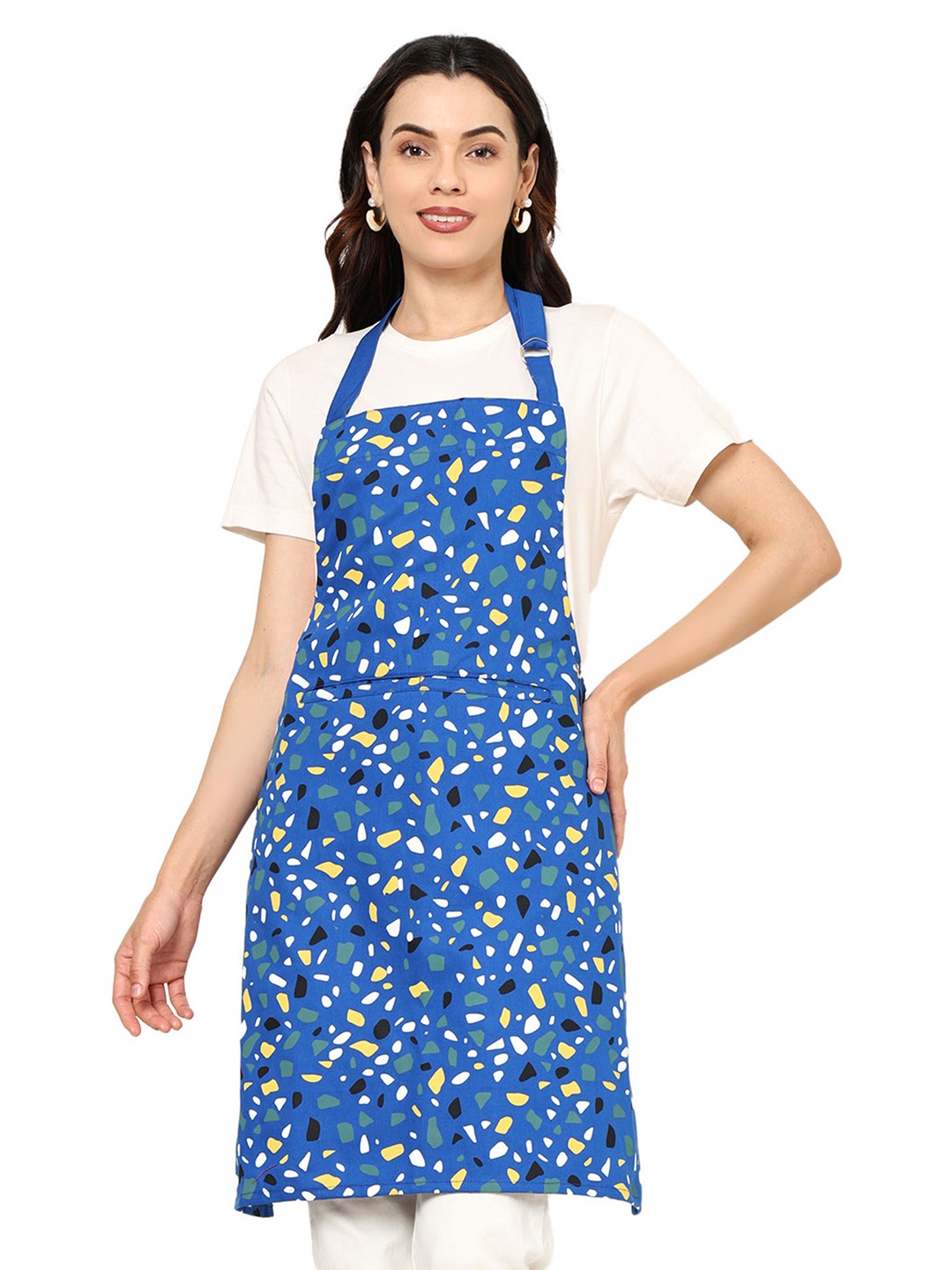 

SKANDA FAB Blue & White Printed Pure Cotton Apron With Adjustable Straps