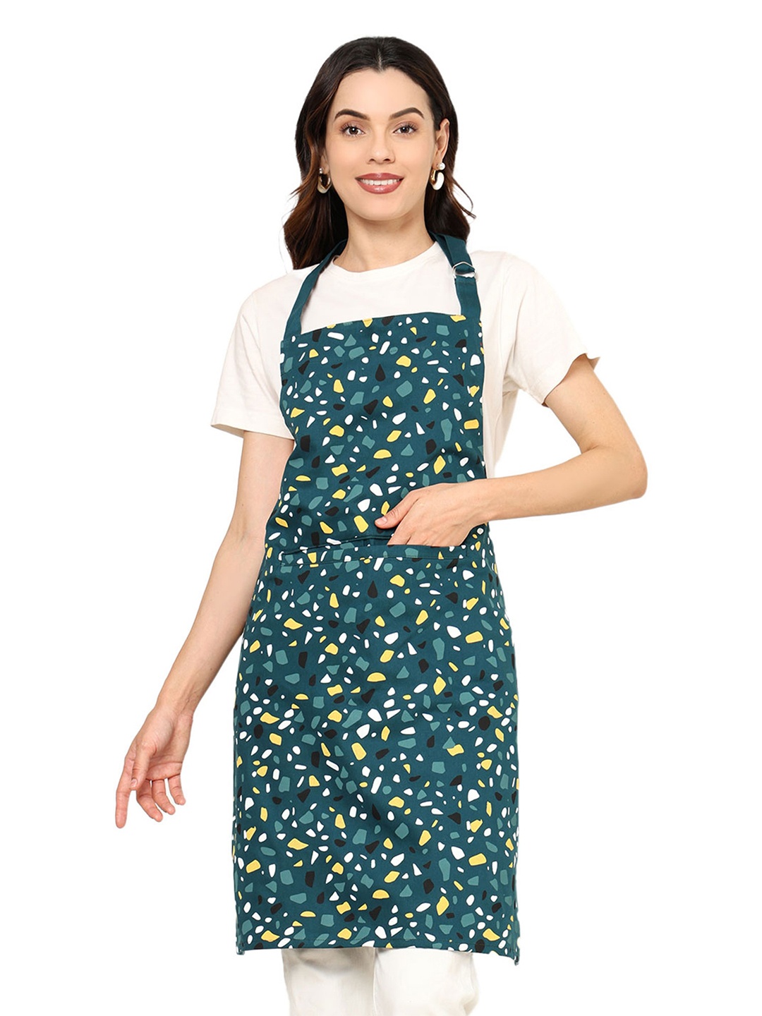 

SKANDA FAB Green & White Printed Pure Cotton Apron With Adjustable Straps