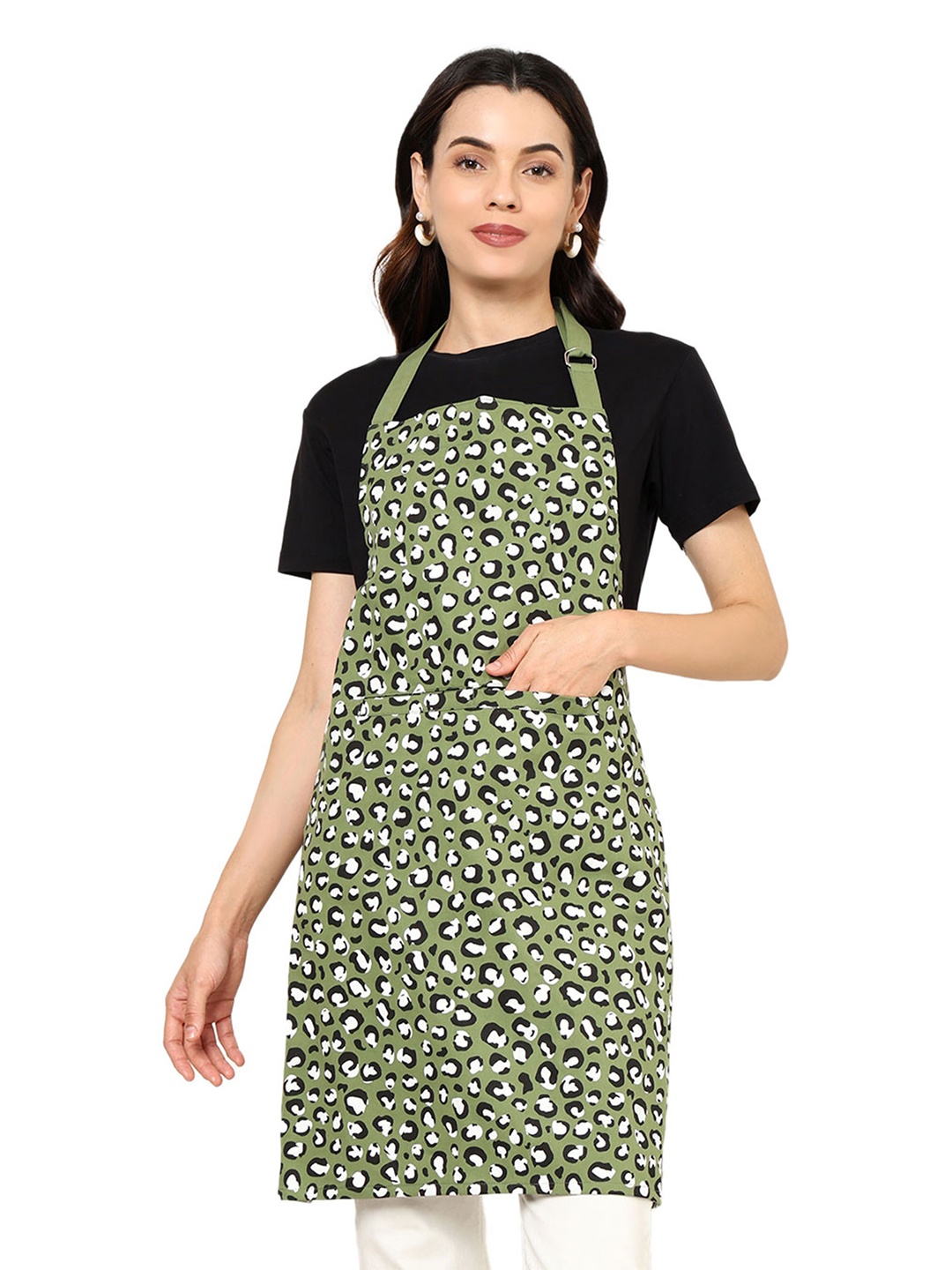 

SKANDA FAB Green & Black Printed Pure Cotton Apron With Adjustable Straps