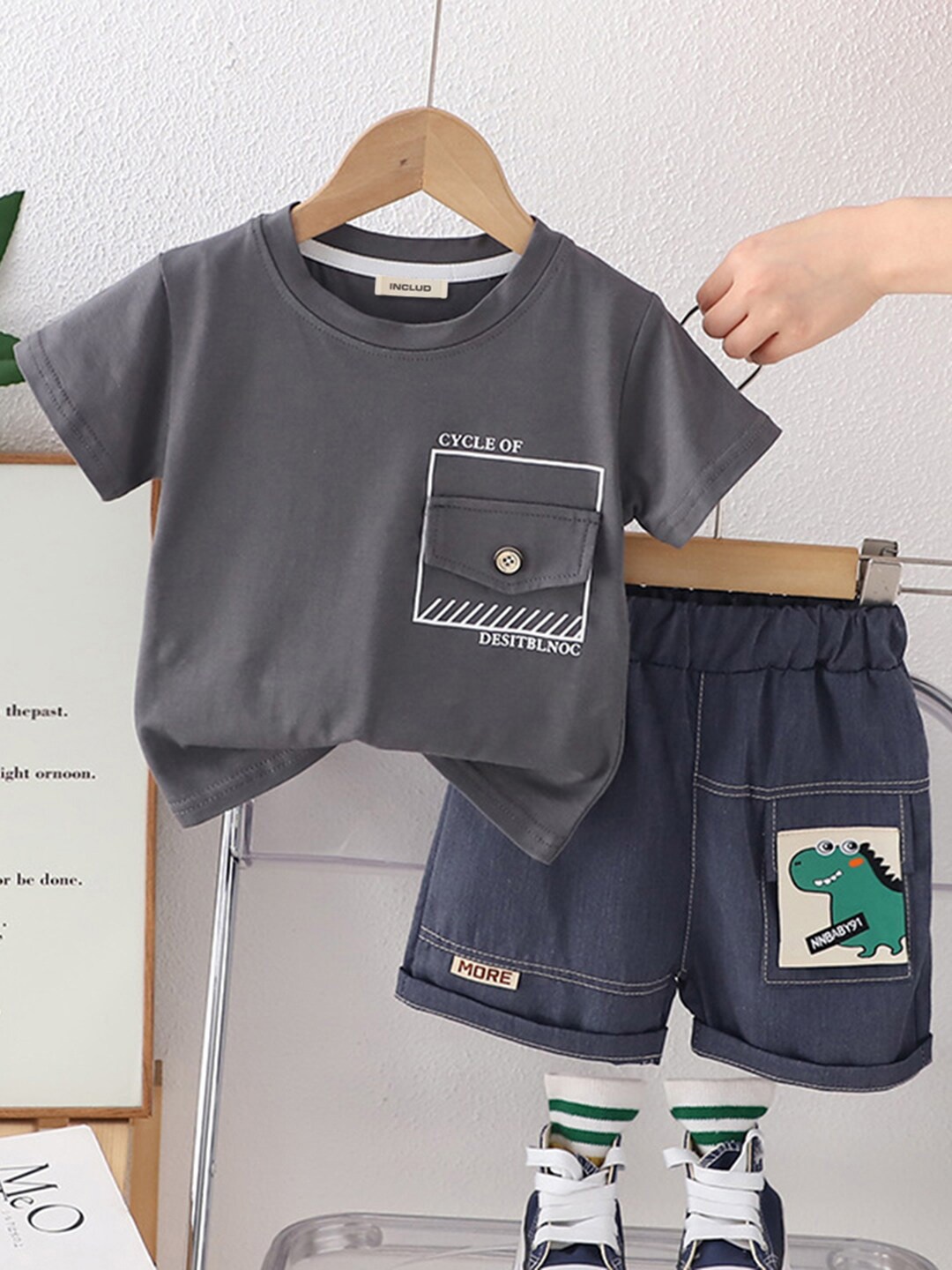 

INCLUD Boys Printed Pocket Flap T-shirt & Shorts Clothing Set, Grey