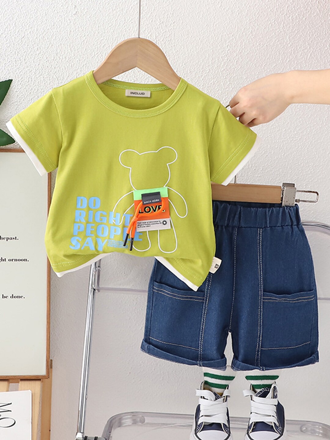 

INCLUD Boys Printed T-Shirt & Shorts Clothing Set, Green