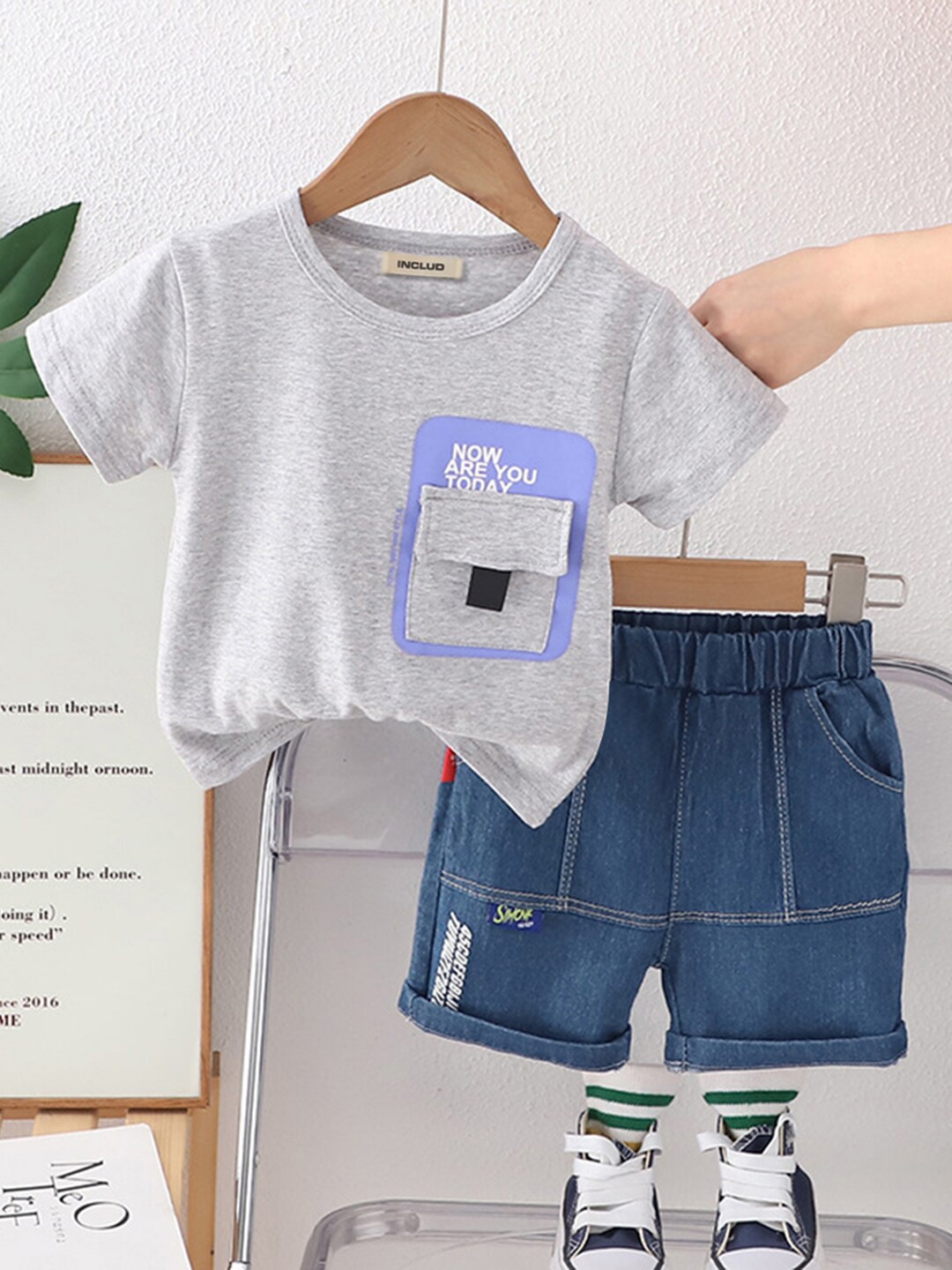

INCLUD Boys Printed Short Sleeve Pocket T-shirt & Shorts Clothing Set, Grey