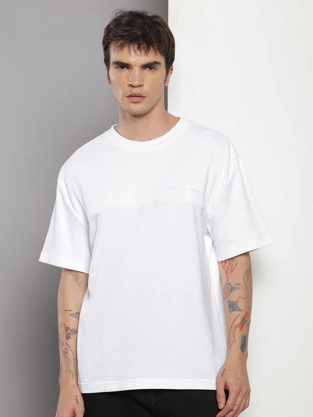 

Calvin Klein Round Neck Short Sleeves Relaxed Fit T-shirt, White