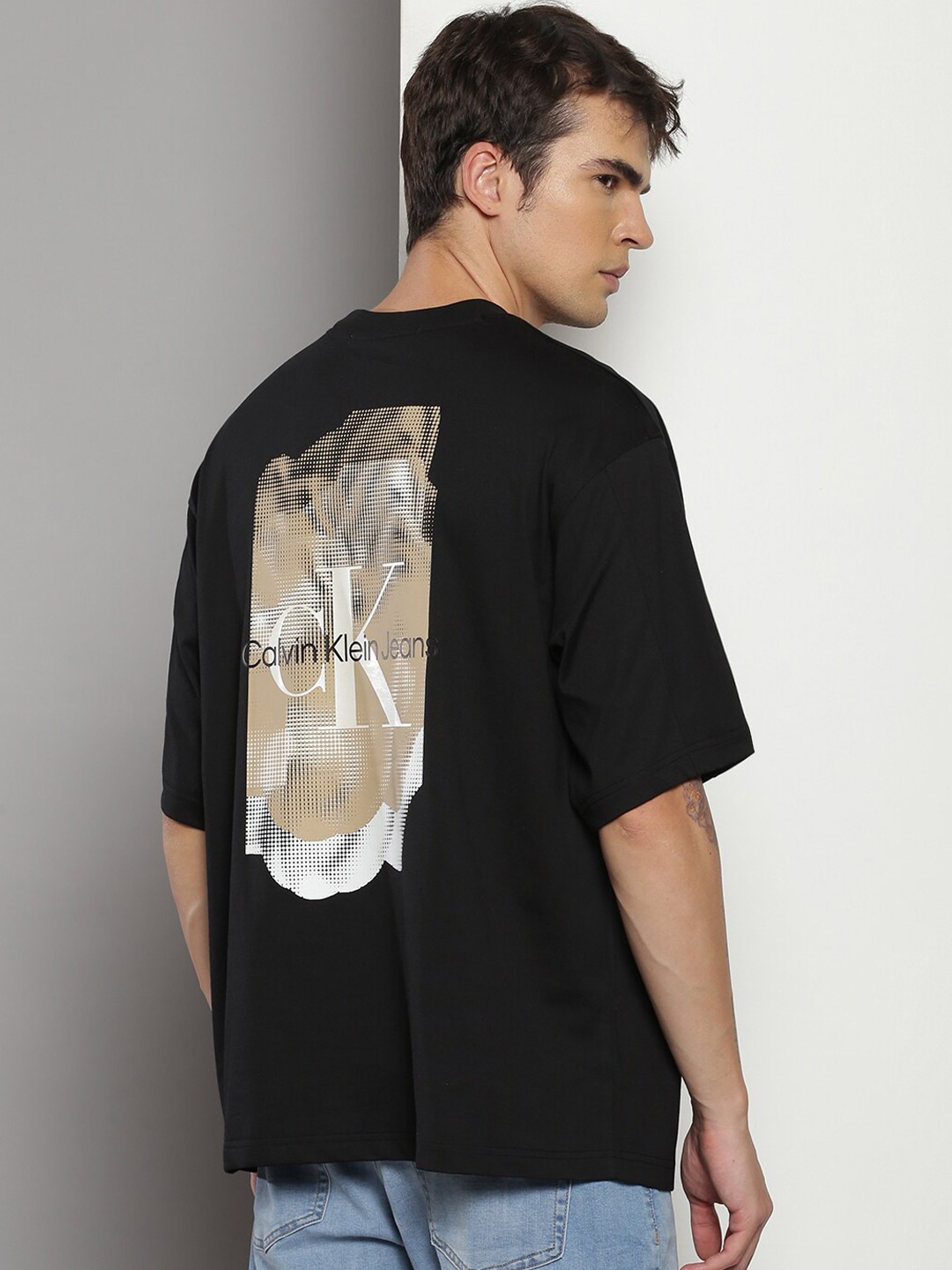 

Calvin Klein Drop-Shoulder Sleeves Cotton Relaxed Fit T-shirt, Black