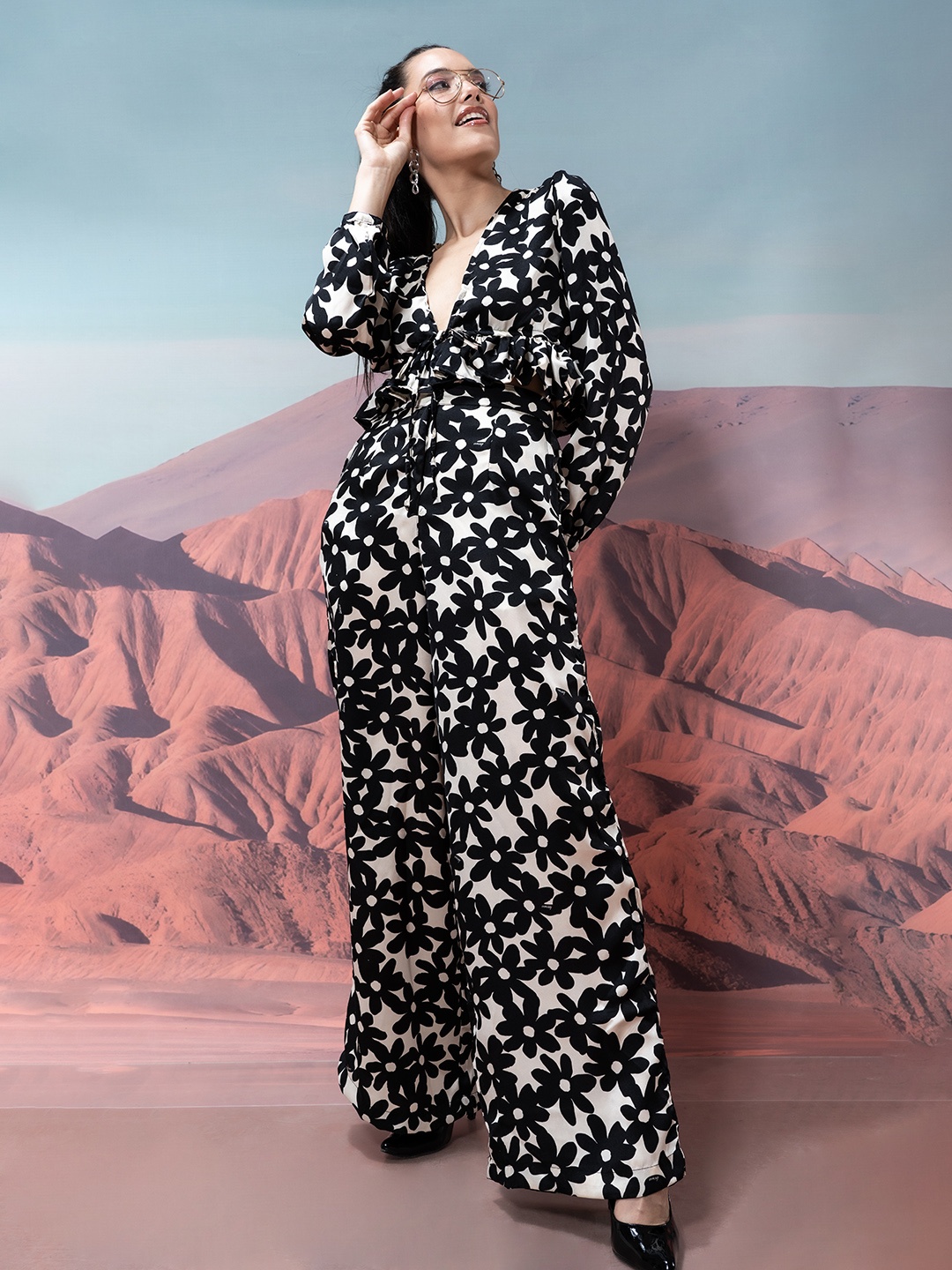

Stylecast X Hersheinbox Floral Print Co-Ords, Black
