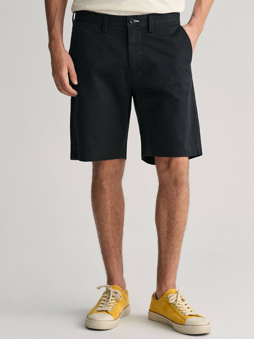 

GANT Men Mid Rise Slim Fit Organic Cotton Shorts, Black