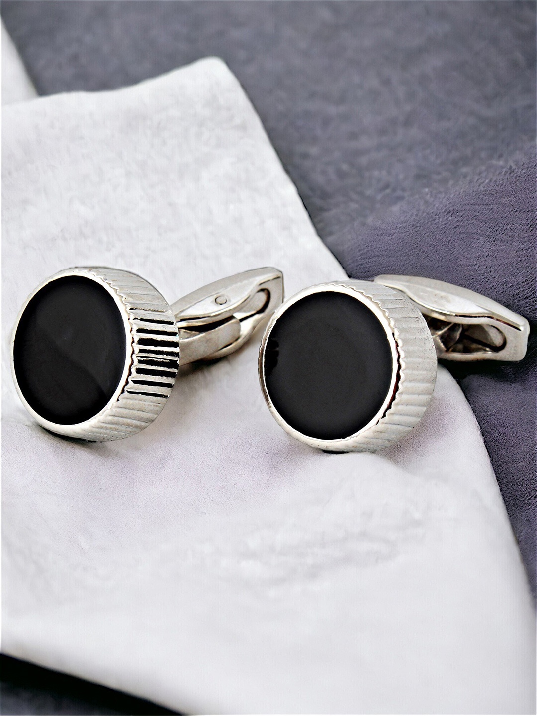 

LUCKY JEWELLERY Silver-Plated Cufflink