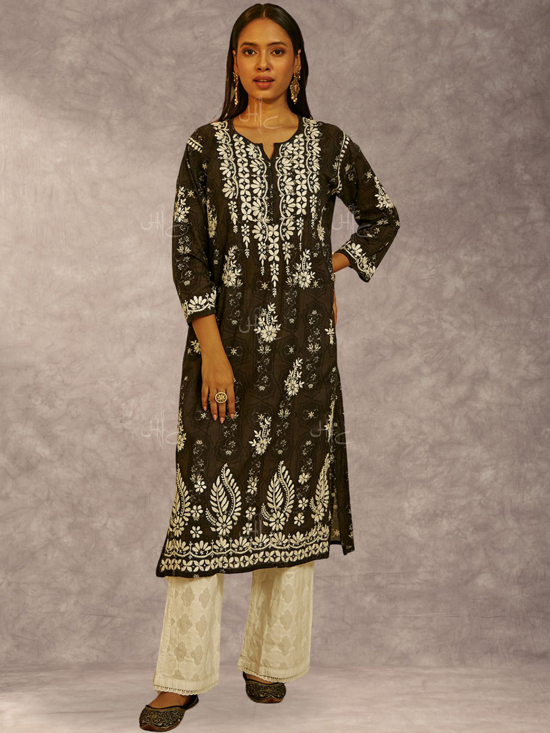 

House of Chikankari Floral Embroidered Round Neck Riyad Chikankari Mulmul Straight Kurta, Black