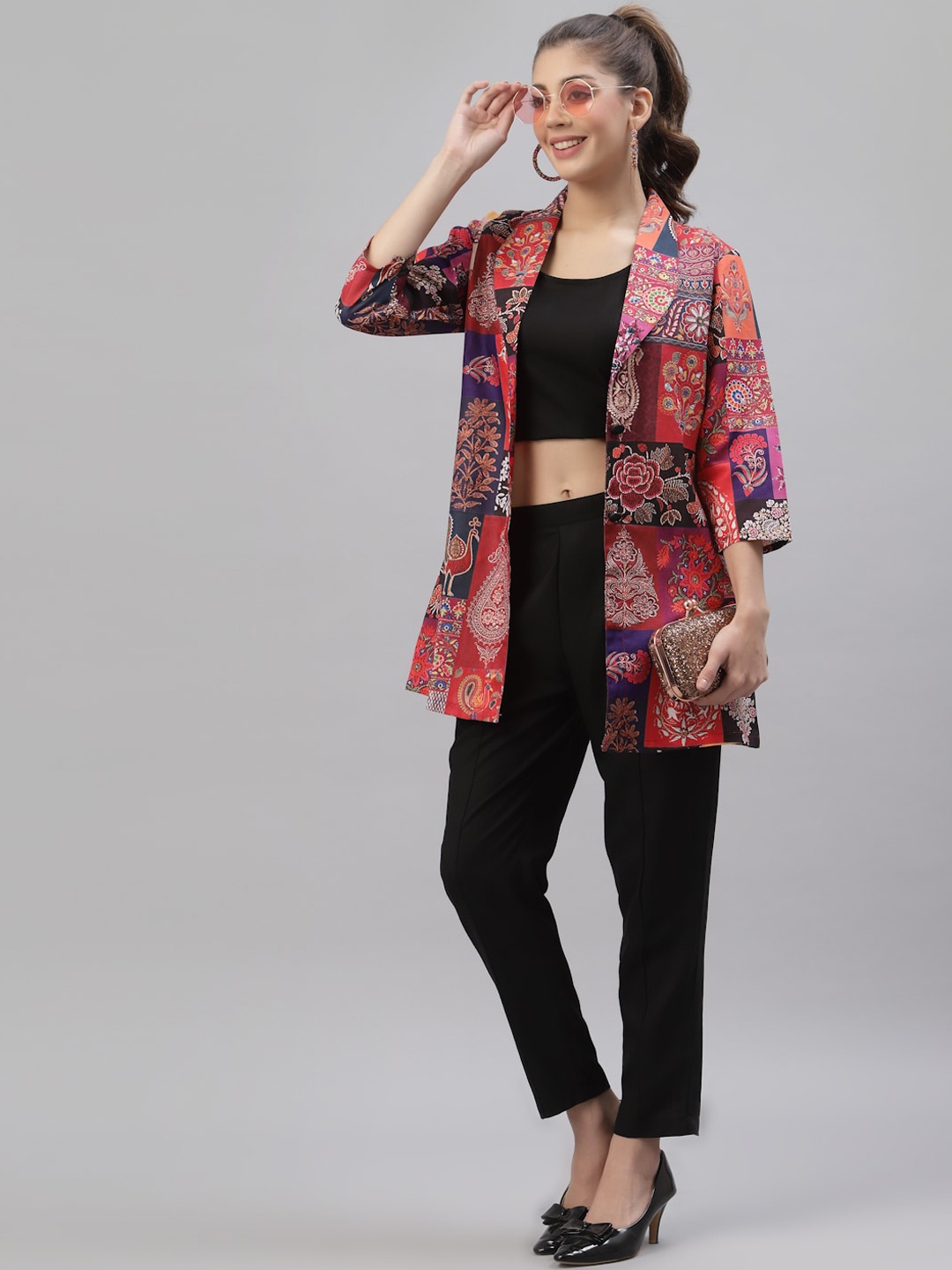 

Get Glamr Printed Top, Shrug & Trousers Co-Ords, Black