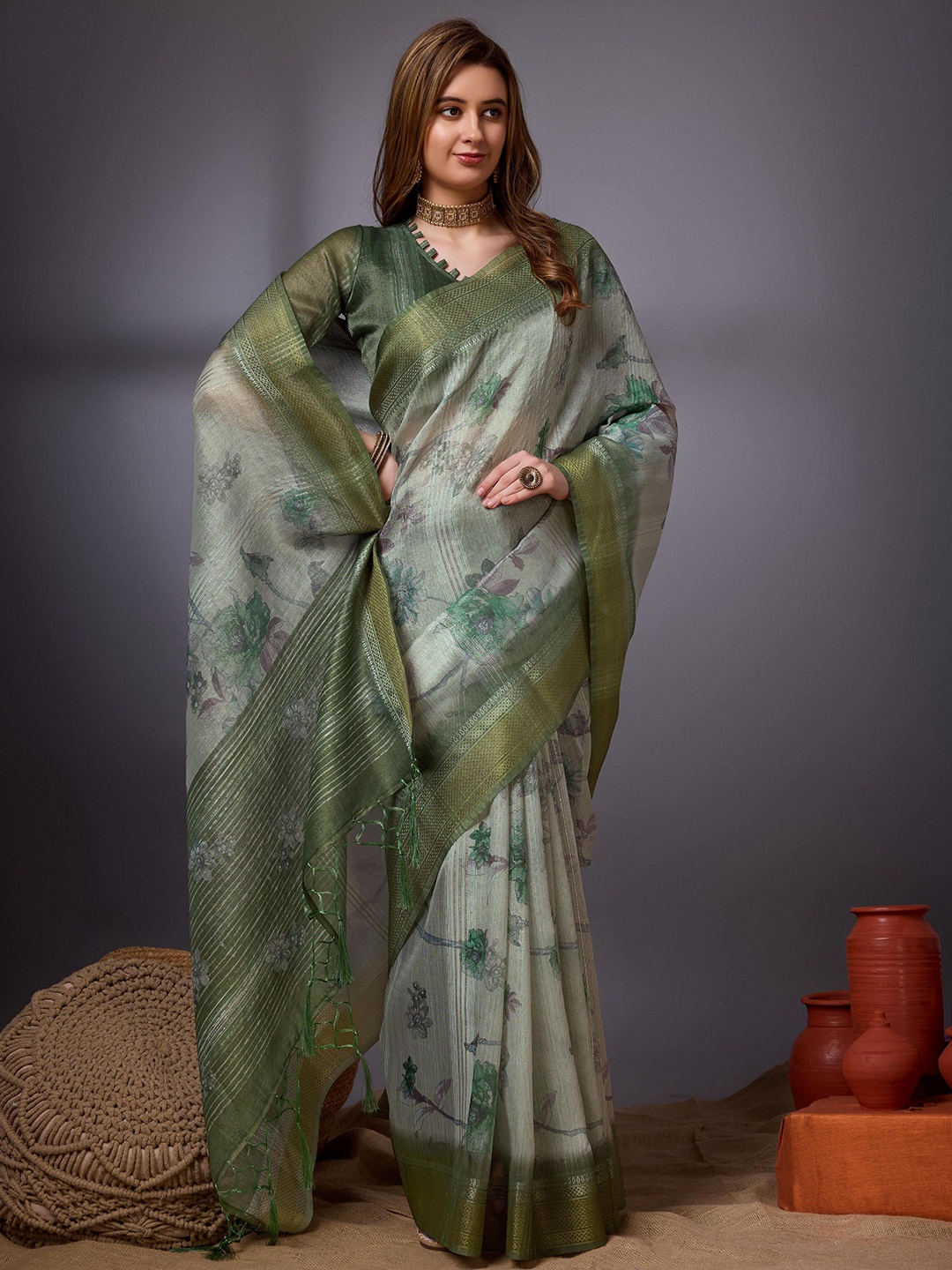 

Mitera Floral Printed Zari Organza Saree, White