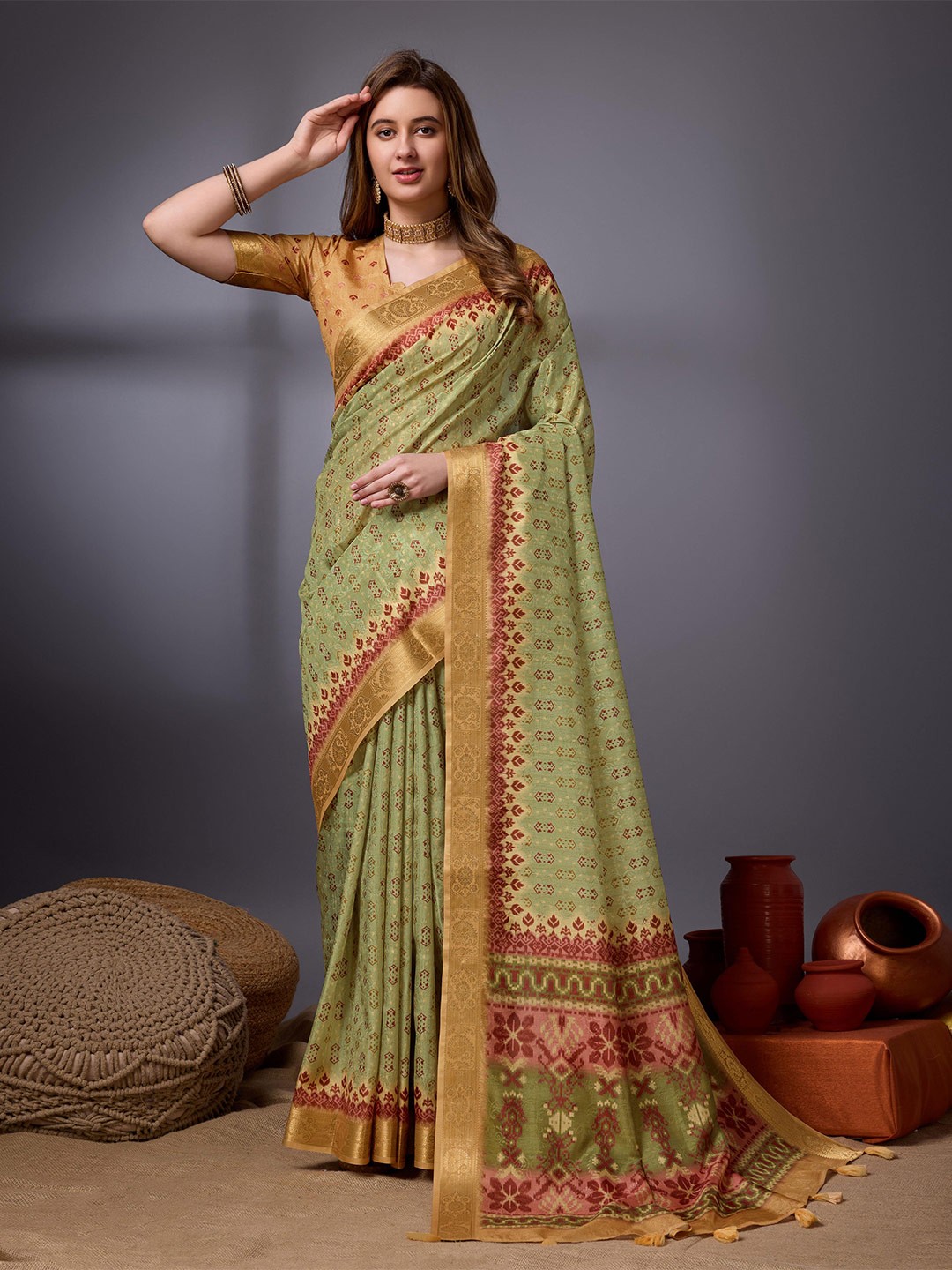 

Mitera Geometric Printed Zari Saree, Green