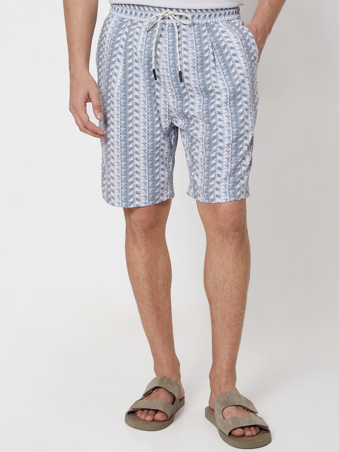 

Mufti Men Mid-Rise Geometric Printed Shorts, Grey