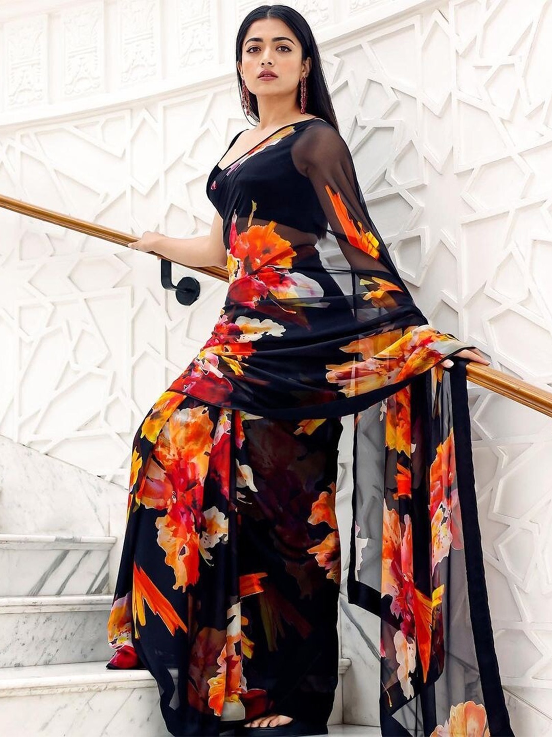 

MAGMINA Floral Pure Georgette Banarasi Saree, Black