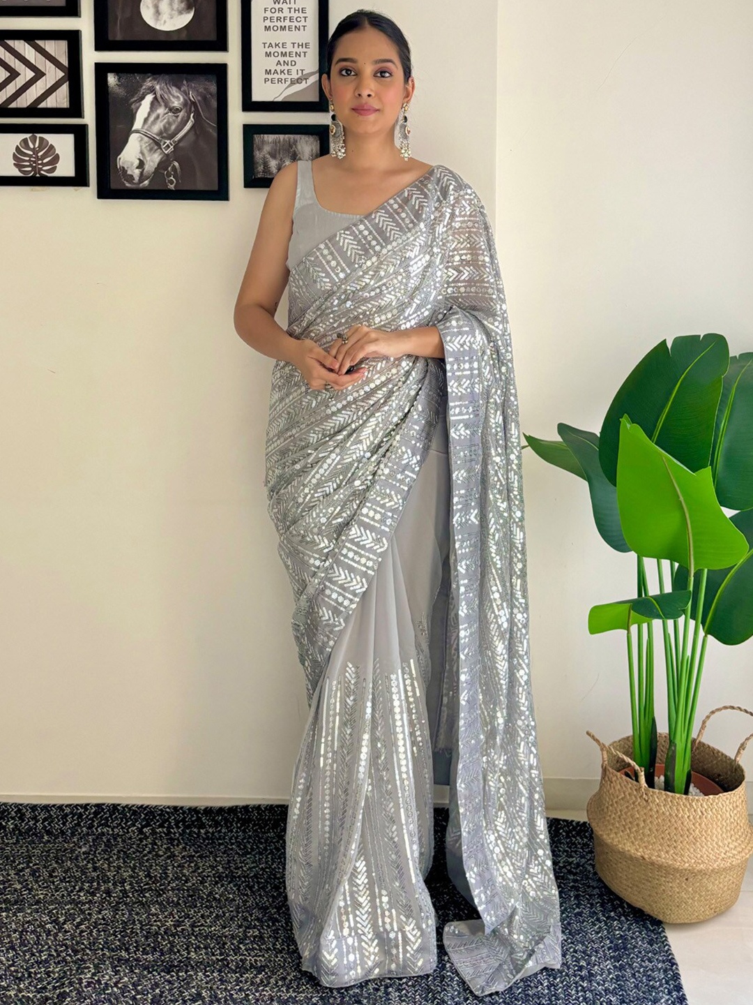 

Anouk Embellished Sequinned Pure Georgette Saree, Grey