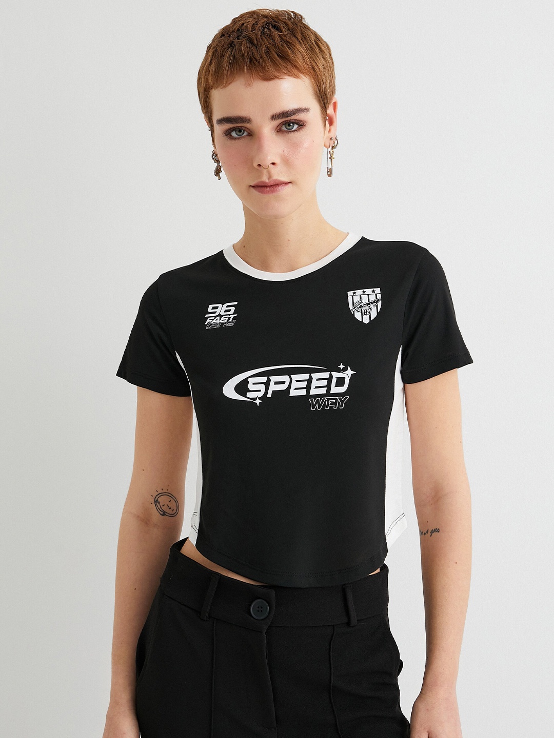 

Koton Colourblocked Round Neck Short Sleeves T-shirt, Black