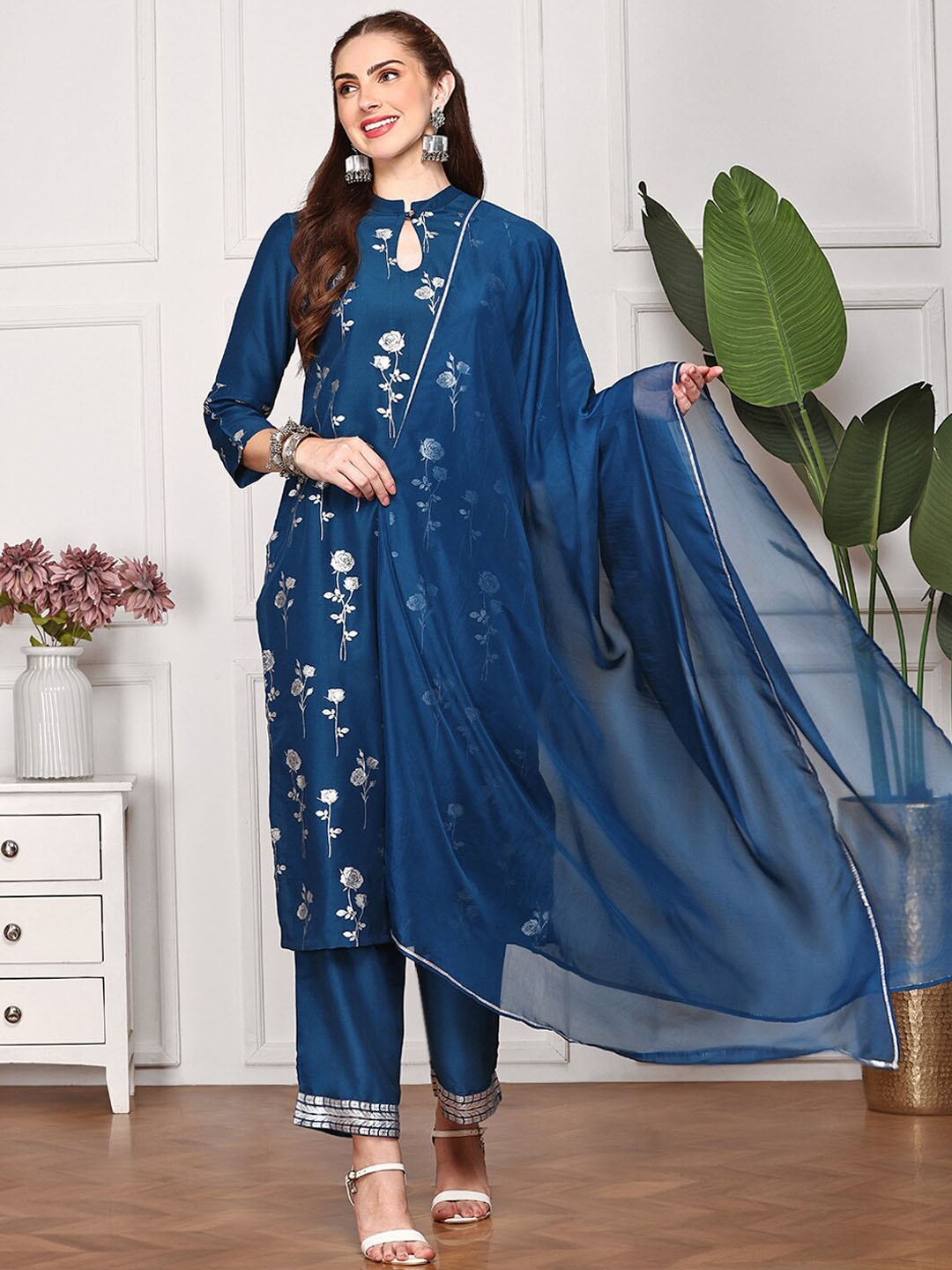 

Ishin Floral Printed Keyhole Neck Straight Kurta With Palazzos & Dupatta, Blue