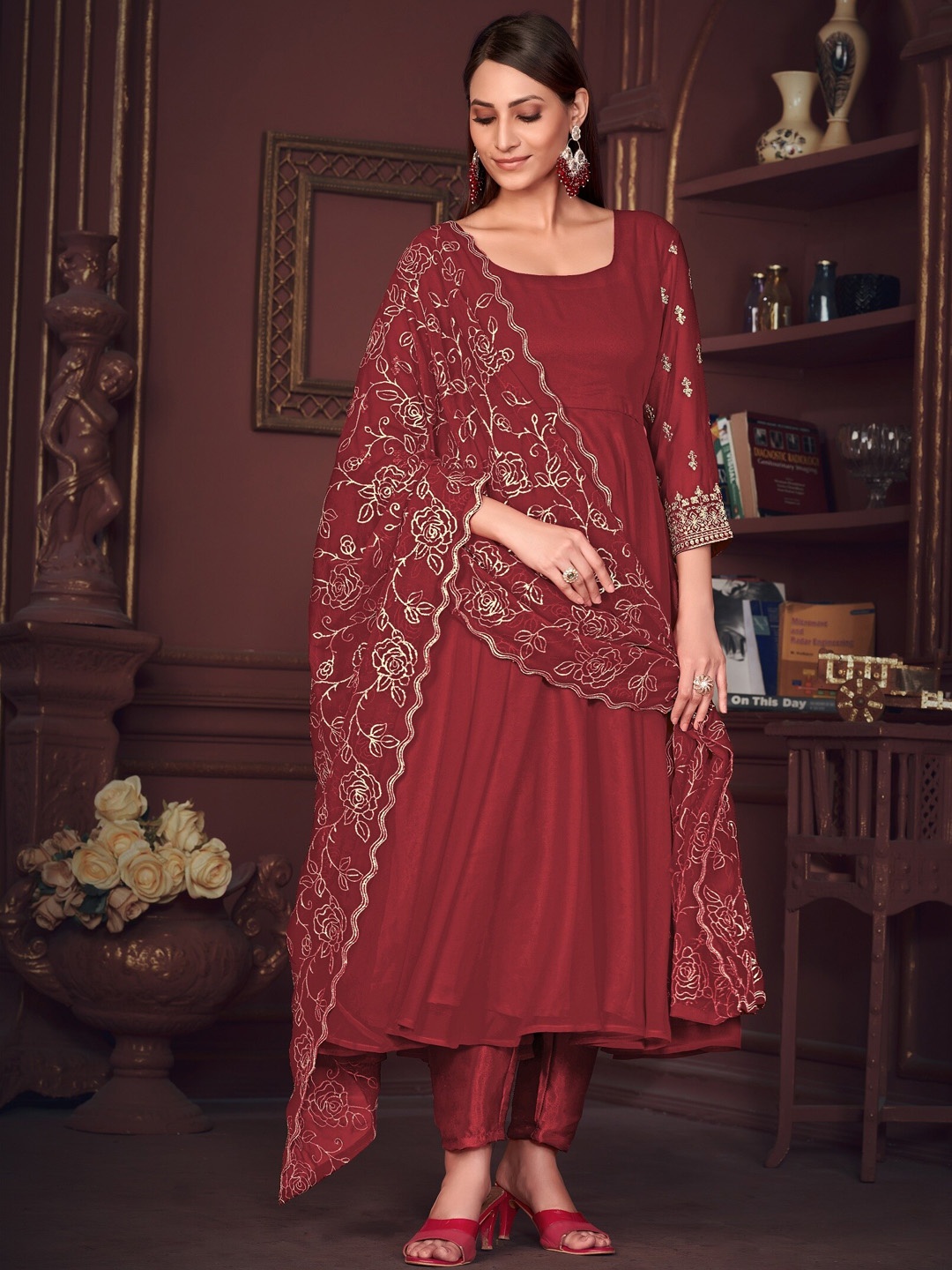 

Warthy Ent Georgette Anarkali Kurta With Duptta, Maroon