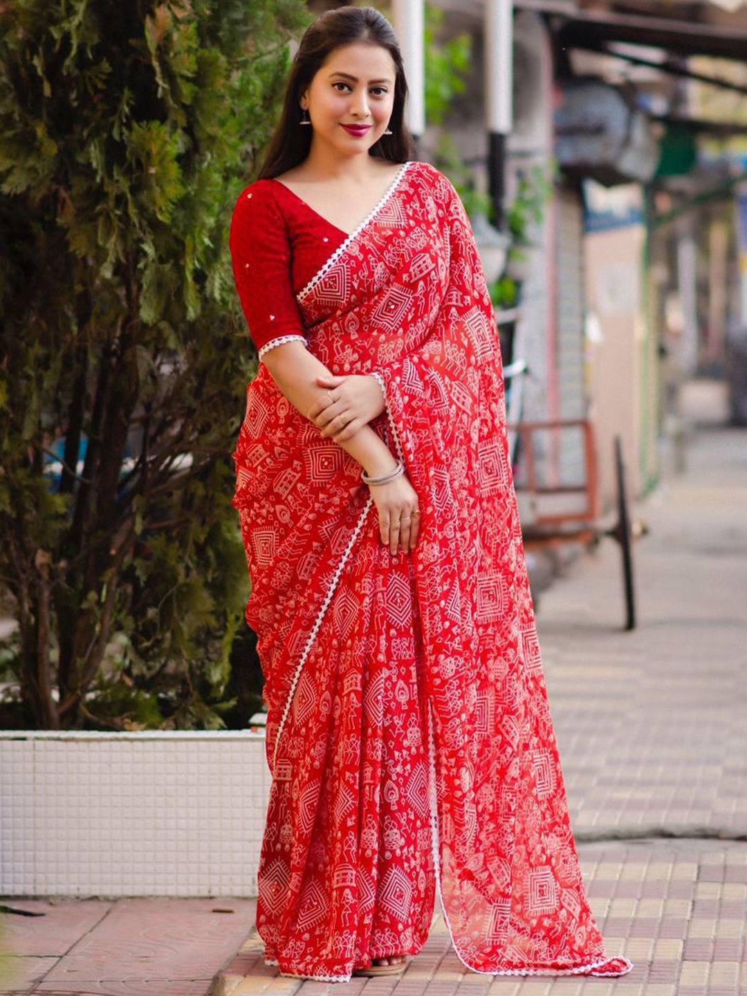 

AWRIYA Warli Printed Block Print Saree, Red