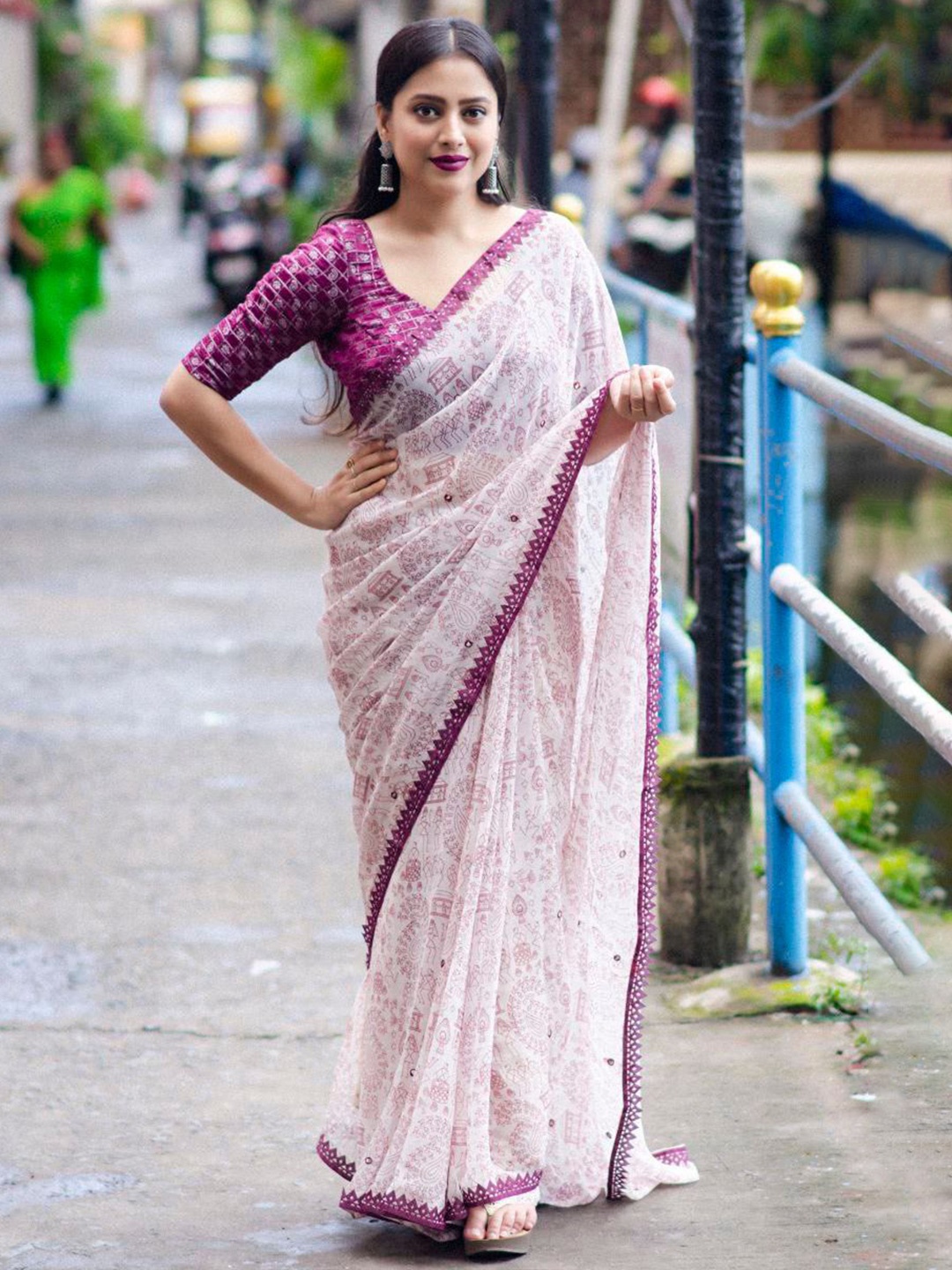 

AWRIYA Warli Aari Work Block Print Saree, Purple