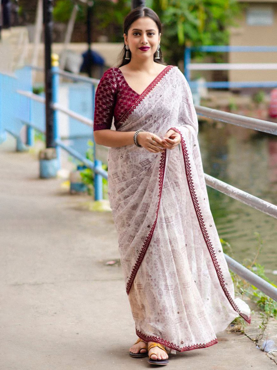 

AWRIYA Warli Block Print Saree, Maroon