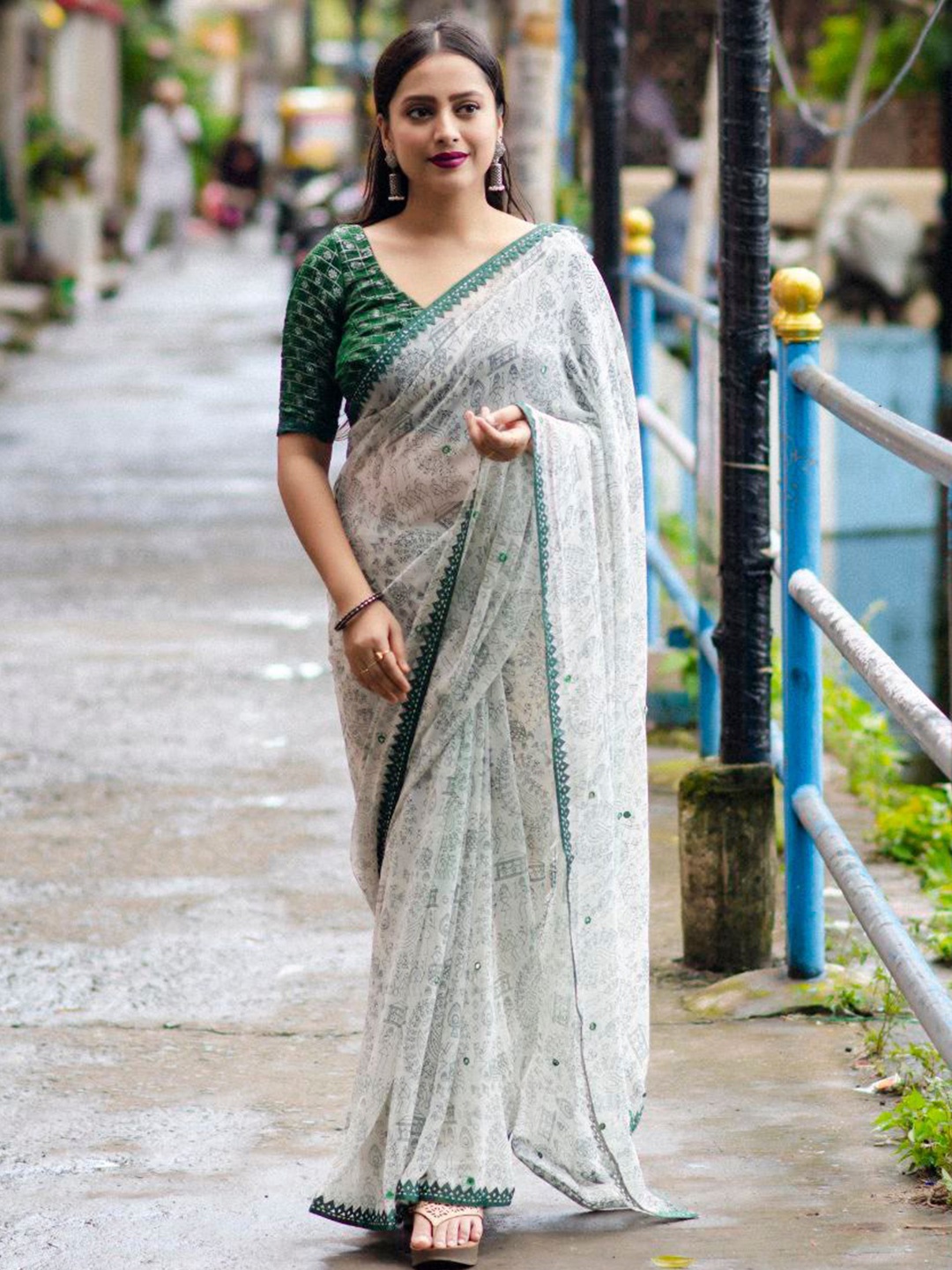 

AWRIYA Warli Printed Block Print Saree, White
