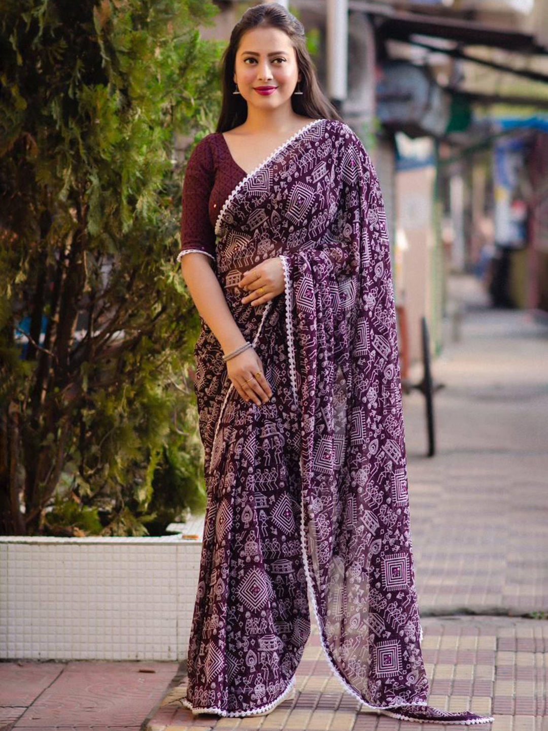 

AWRIYA Warli Aari Work Block Print Saree, Purple