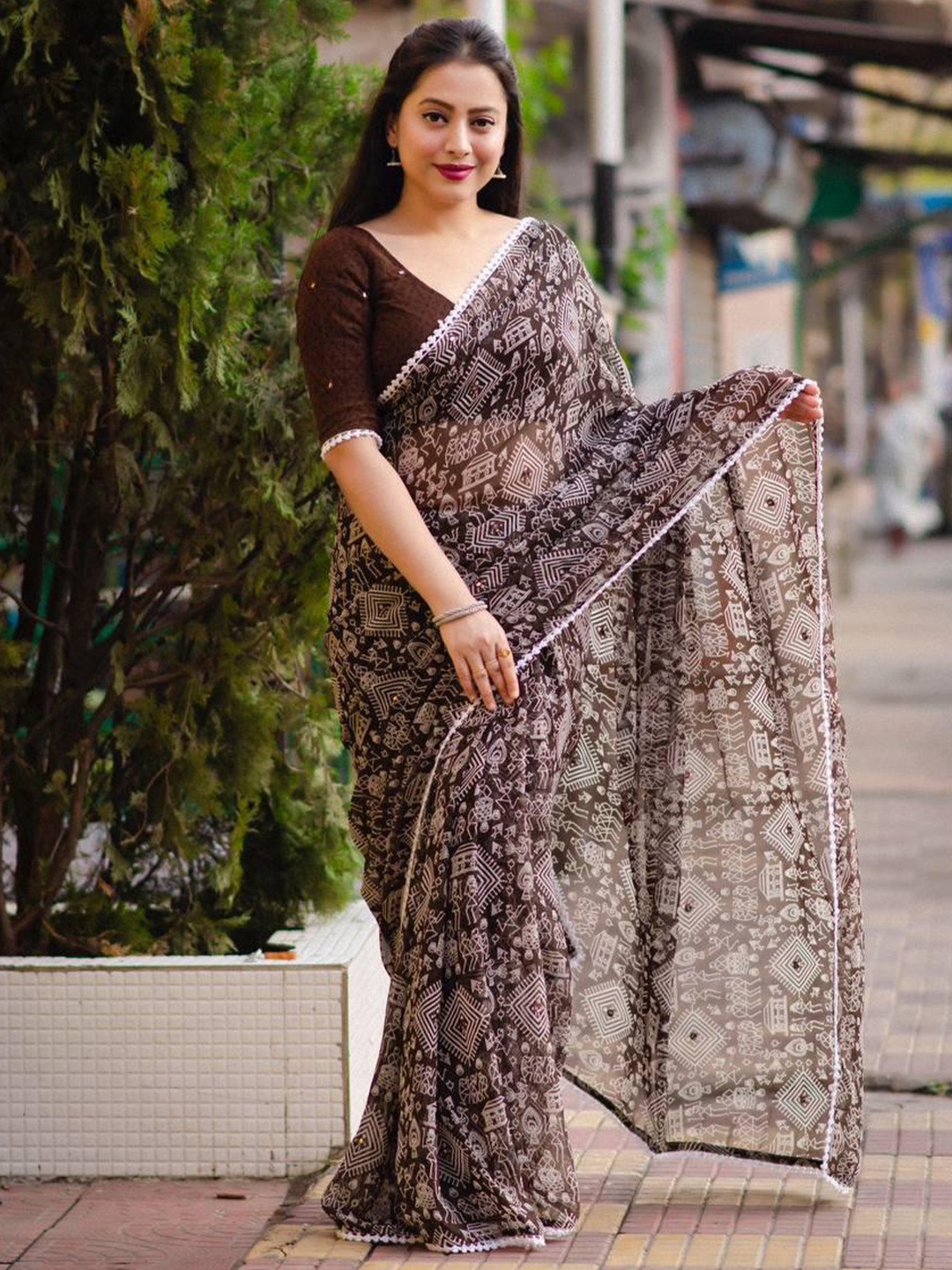 

AWRIYA Warli Printed Aari Work Block Print Saree, Coffee brown