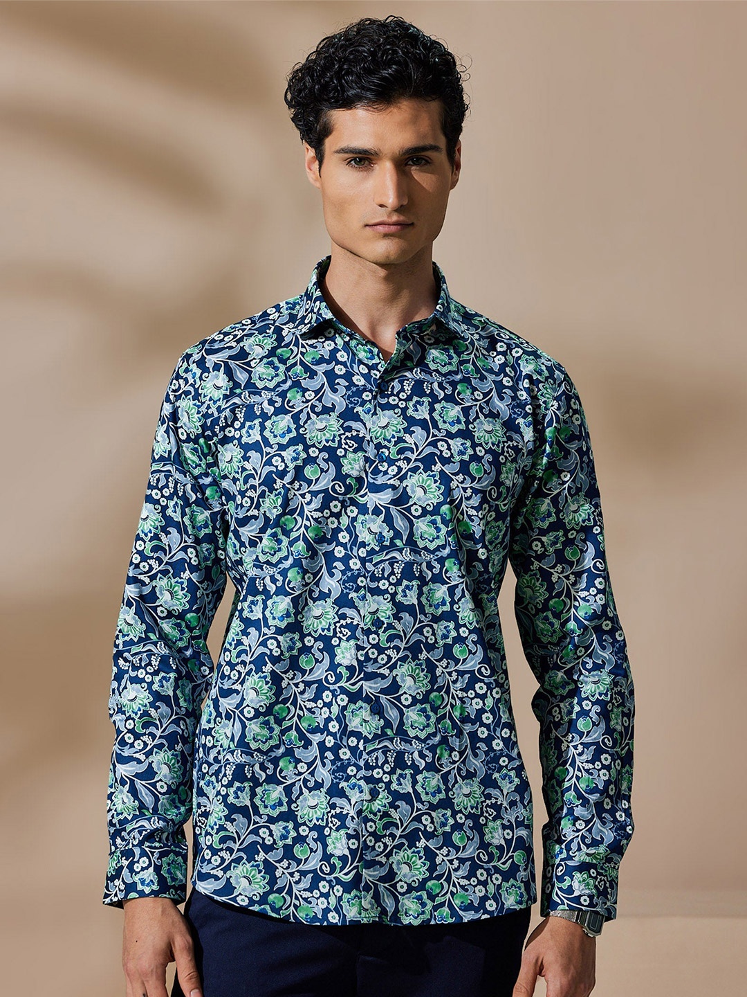 

Stori Huggers Fit Floral Printed Spread Collar Pure Cotton Party Shirt, Navy blue