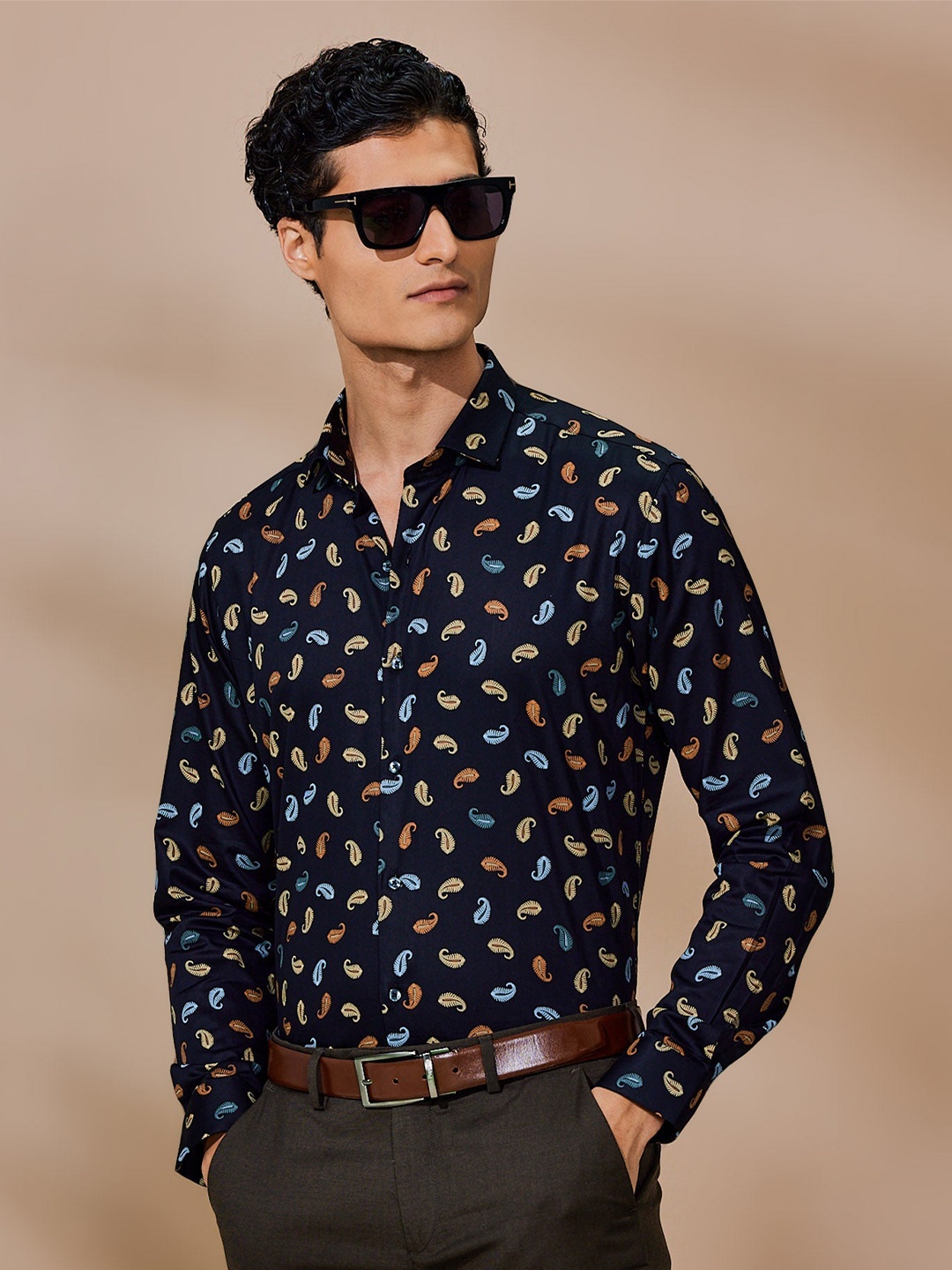 

Stori Huggers Fit Paisley Printed Spread Collar Pure Cotton Party Shirt, Black