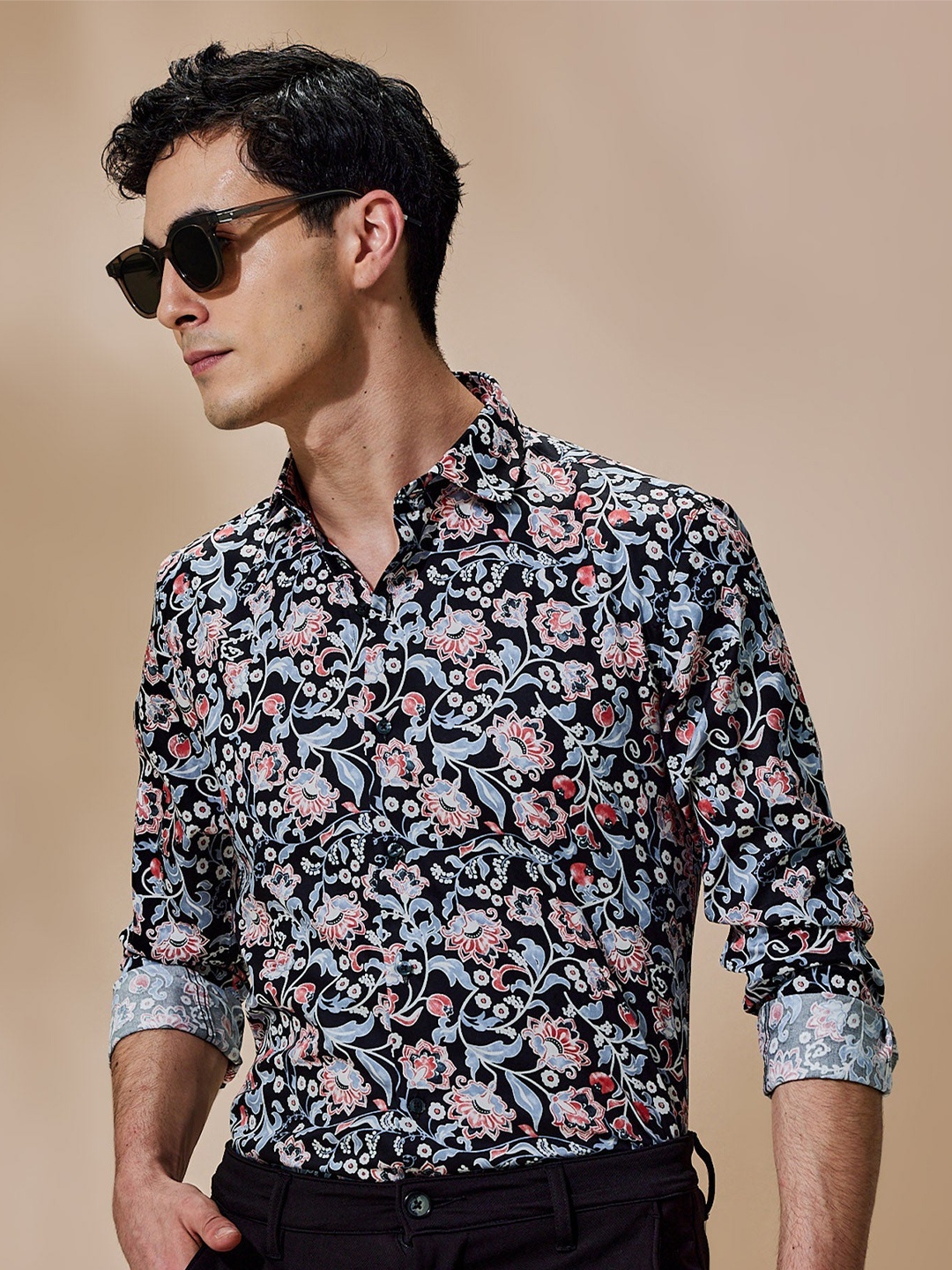 

Stori Huggers Fit Floral Printed Spread Collar Pure Cotton Party Shirt, Black