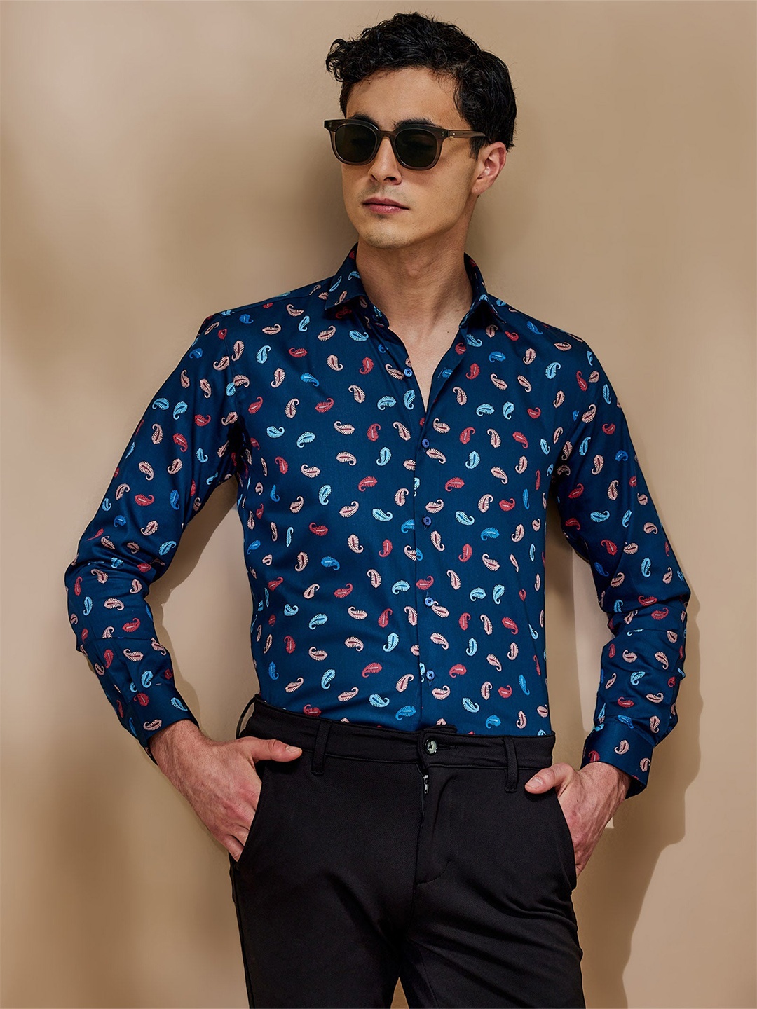 

Stori Huggers Fit Floral Printed Spread Collar Pure Cotton Party Shirt, Navy blue