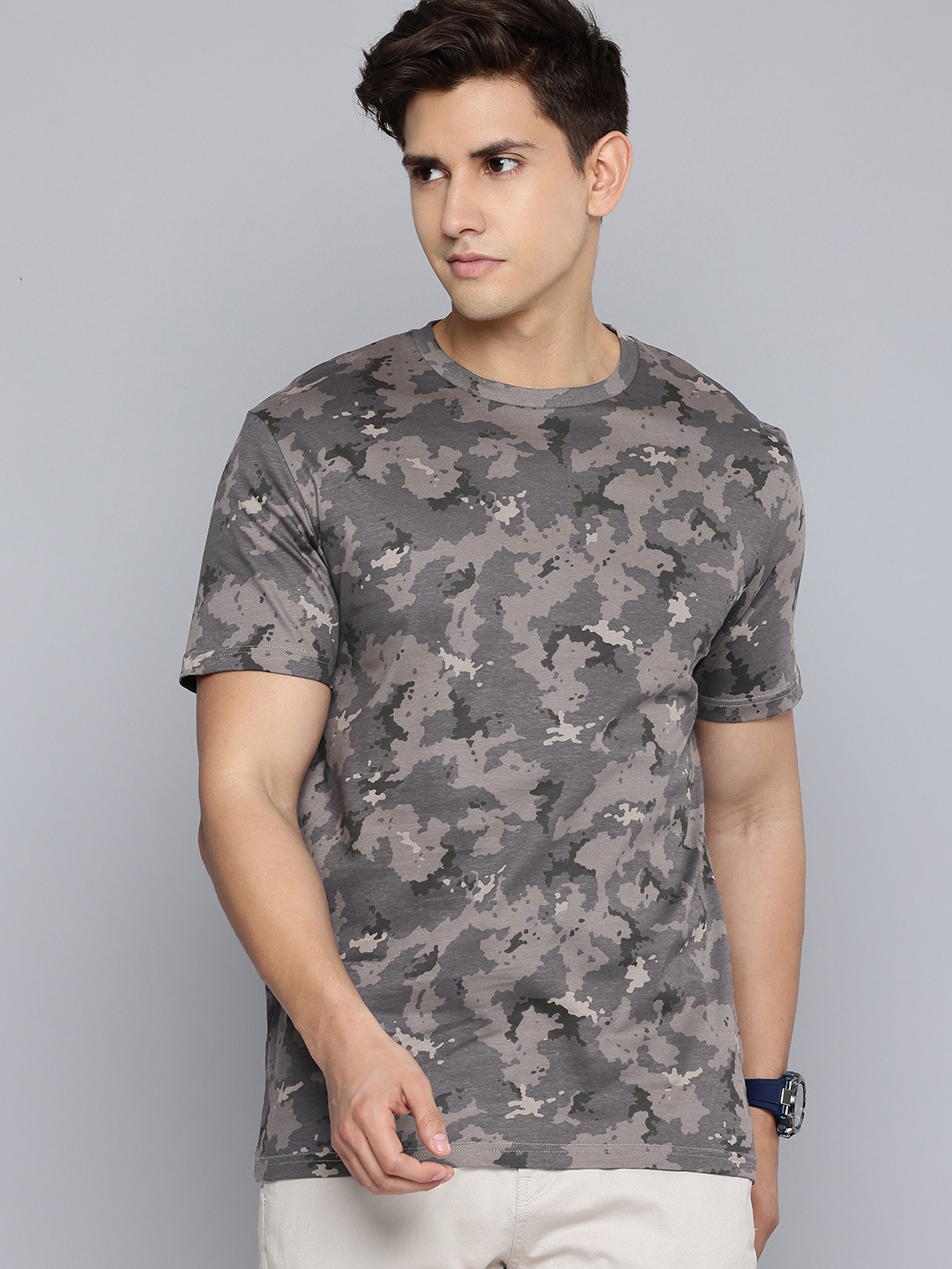 

SOLOGNAC By Decathlon Men Black Camouflage Oversized Hiking Tshirts, Grey
