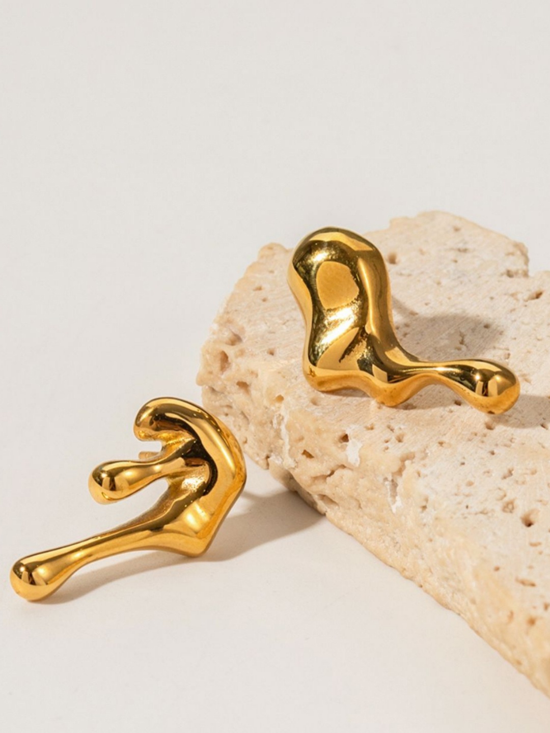 

Dorada Jewellery Gold-Plated Contemporary Studs Earrings