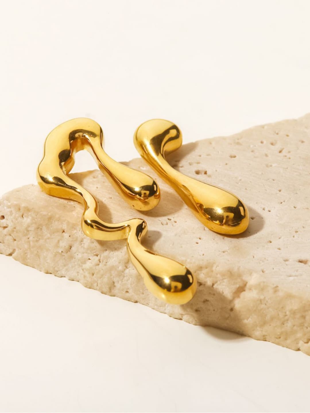 

Dorada Jewellery Gold-Plated Contemporary Studs Earrings