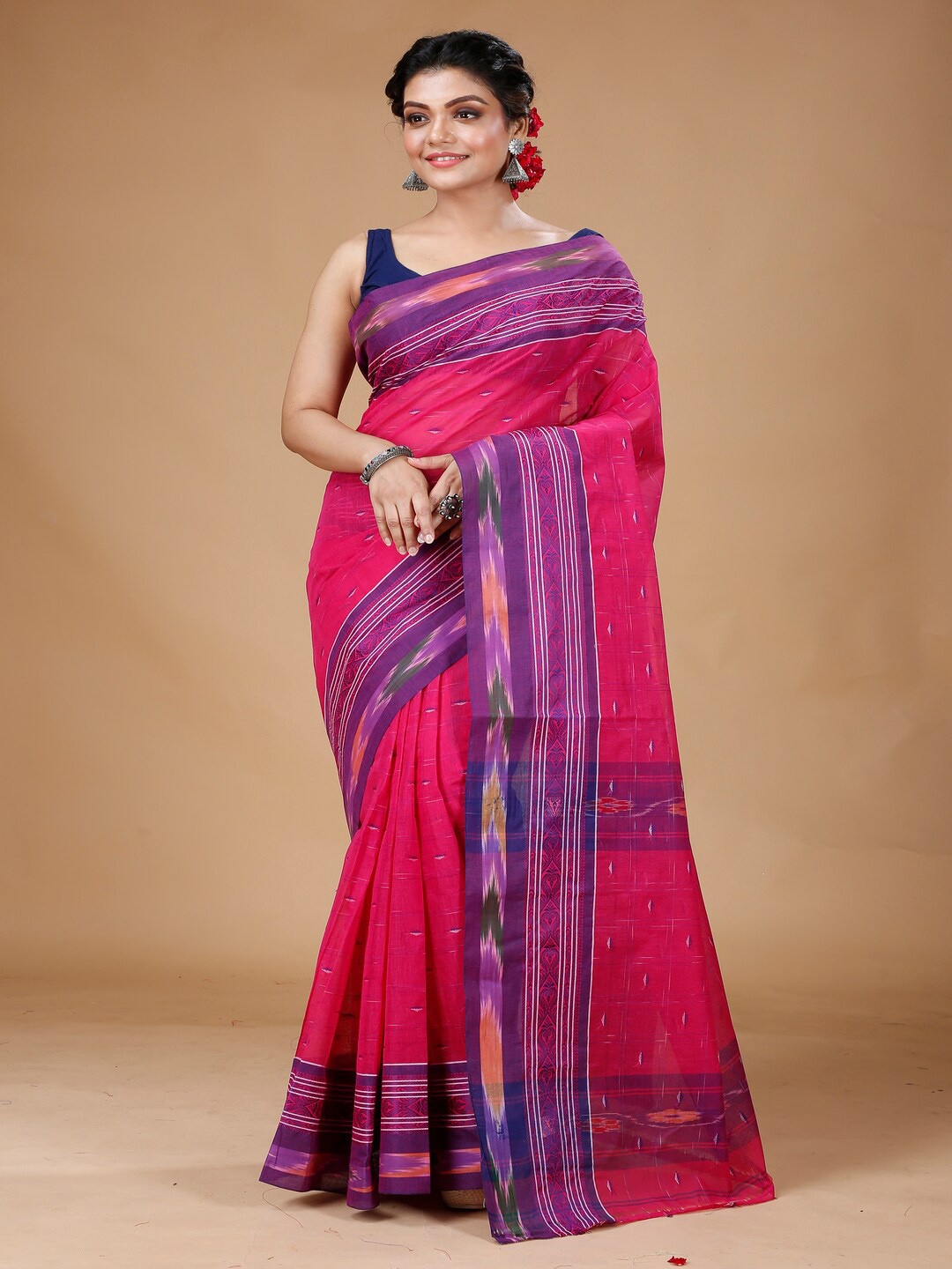 

Bong ButiQ Geometric Woven Design Zari Pure Cotton Taant Saree, Pink