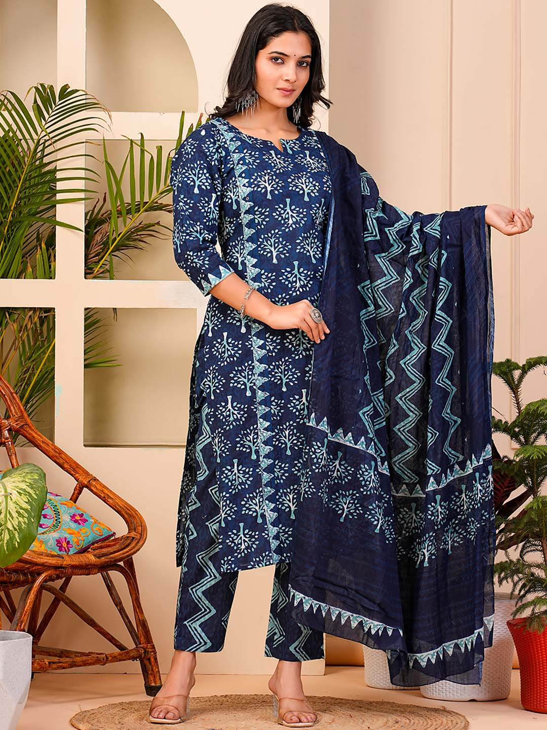 

ZOYOTO Floral Printed Sequinned Pure Cotton Straight Kurta With Trousers & Dupatta, Navy blue